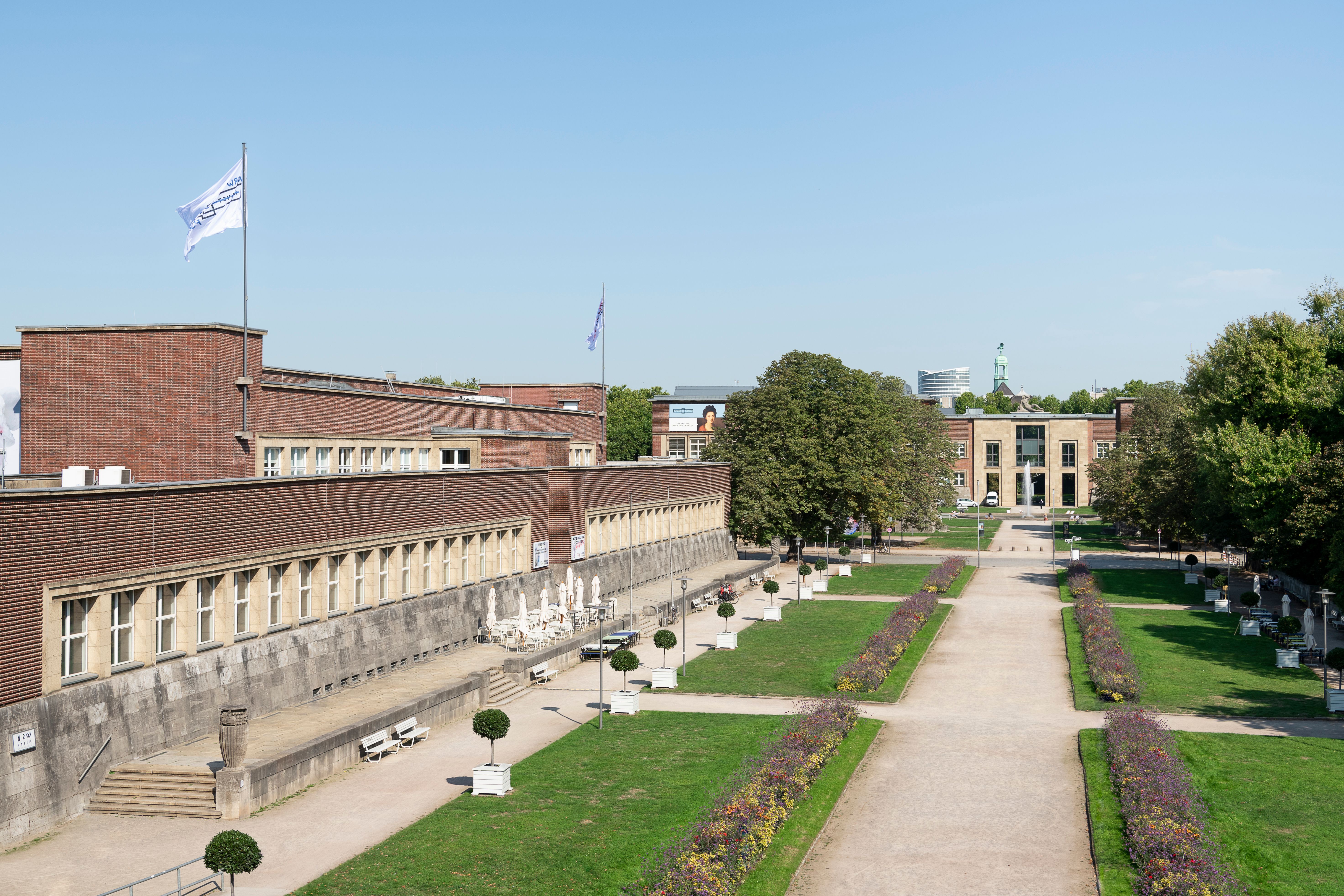 The NRW-Forum is located at the Ehrenhof in Düsseldorf