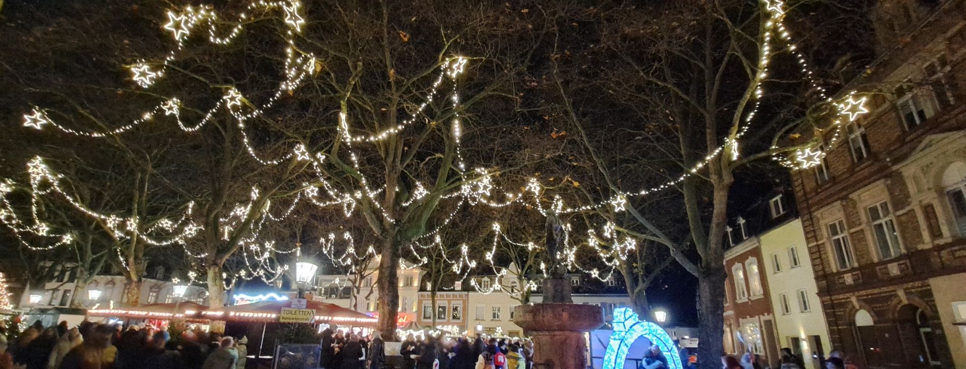 To Page "Market of the Stars" Christmas Market in Kempen