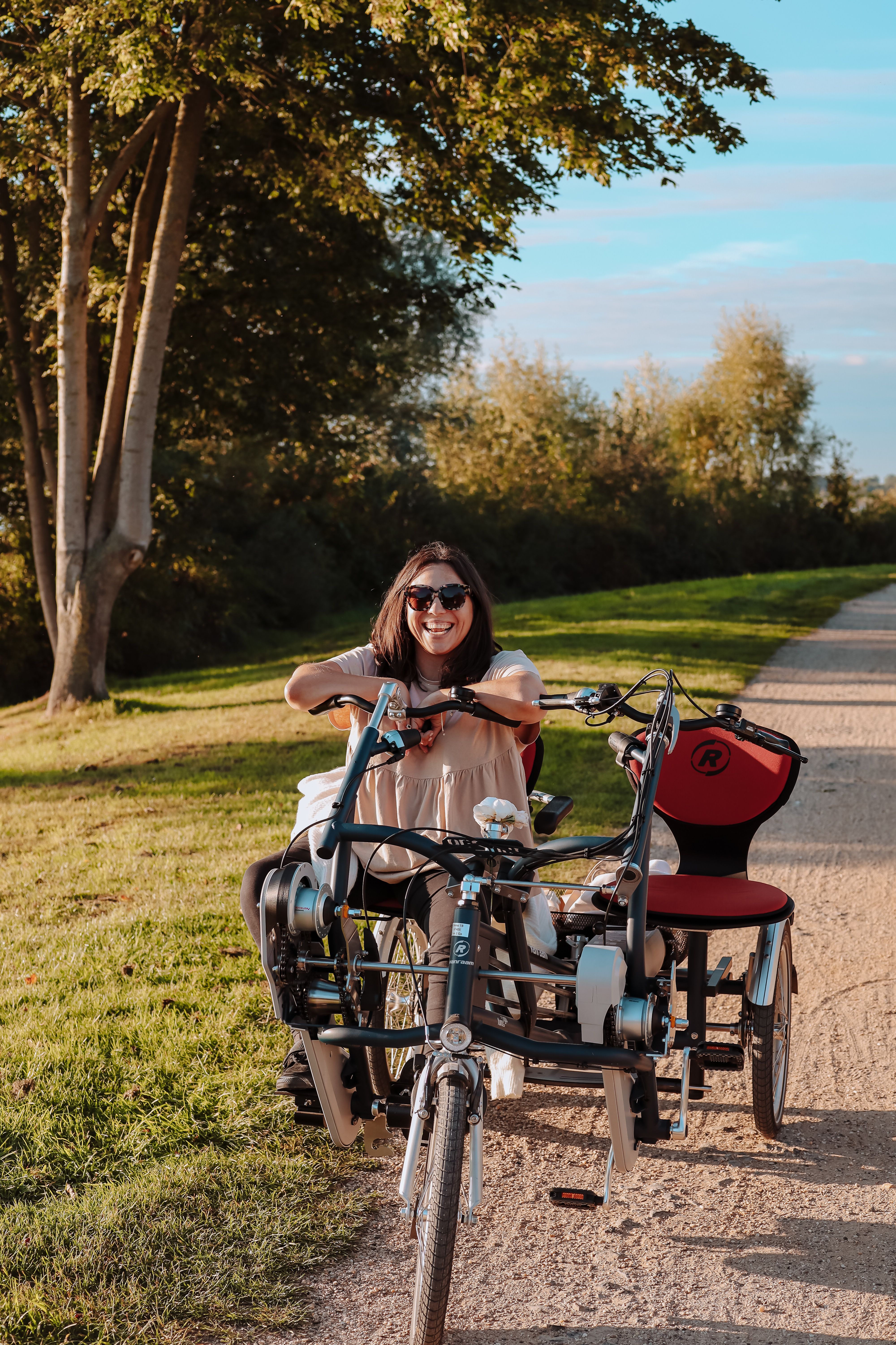Blogger Kim Lumelius on an electrically powered parallel tandem in Xanten, Lower Rhine