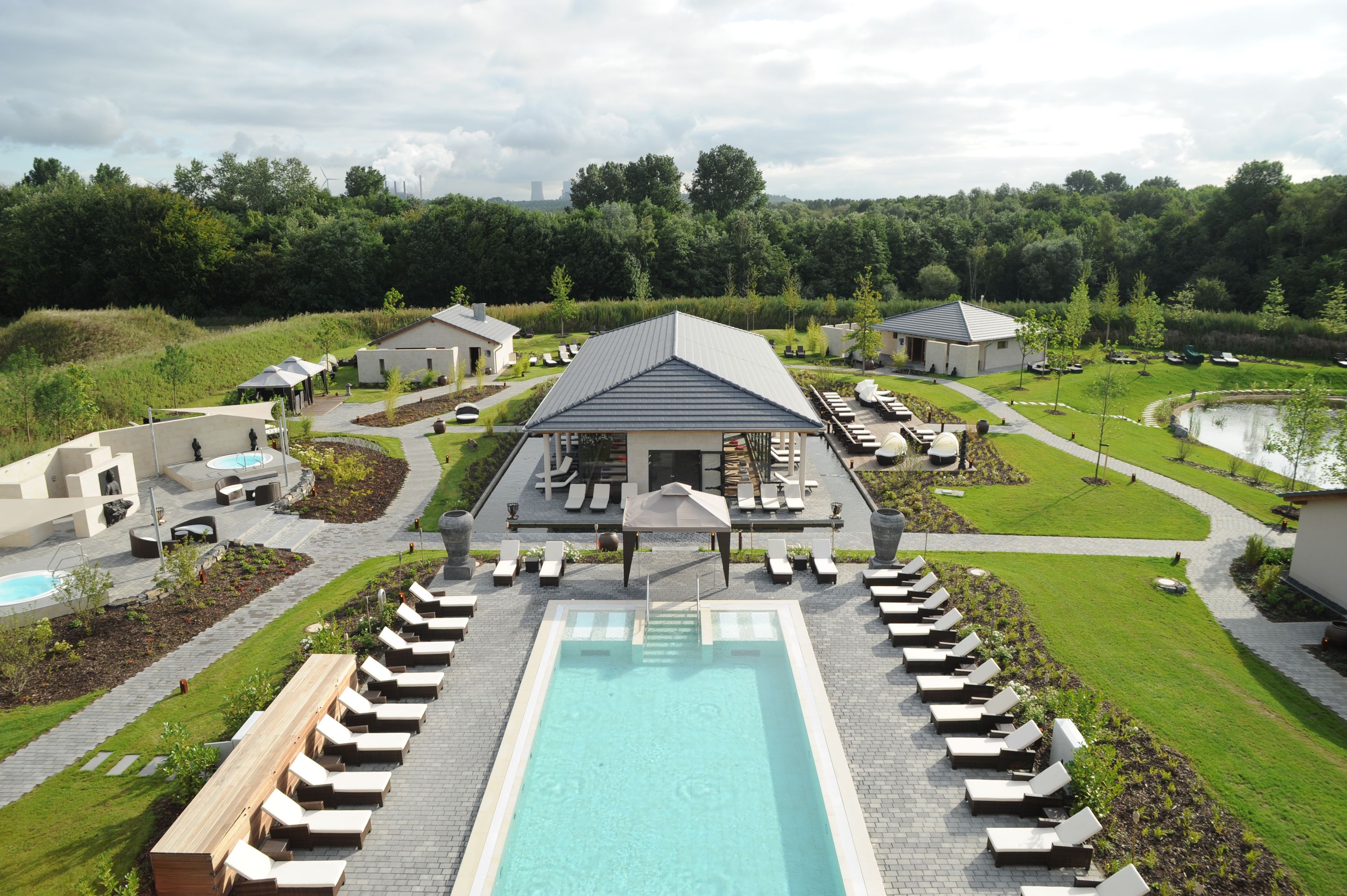 The sauna and wellness area at Monte Mare in Bedburg has an outdoor pool