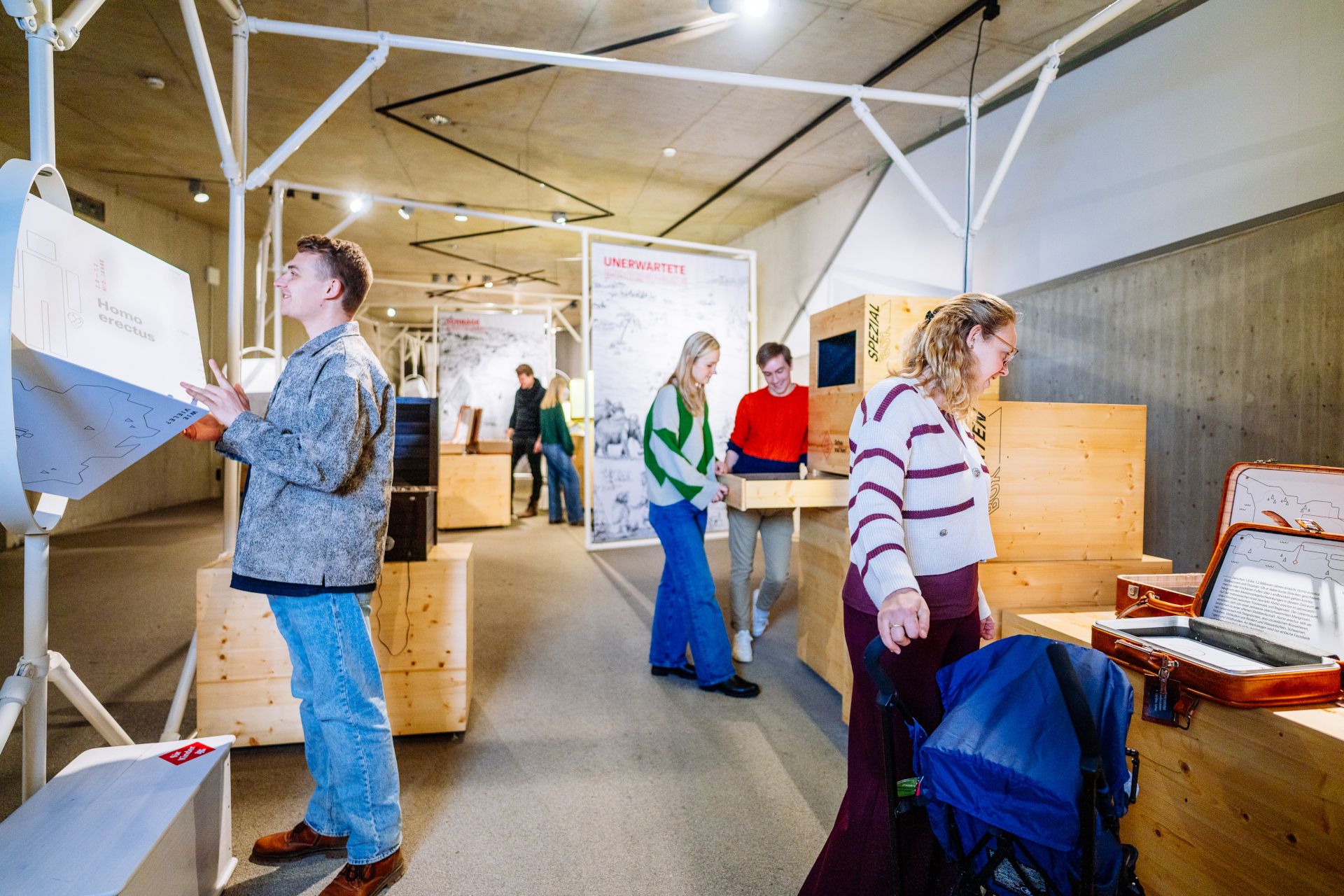 The exhibition "Two Million Years of Migration" at the Neanderthal Museum in Mettmann uses countless objects to show how deeply rooted mobility is in human history