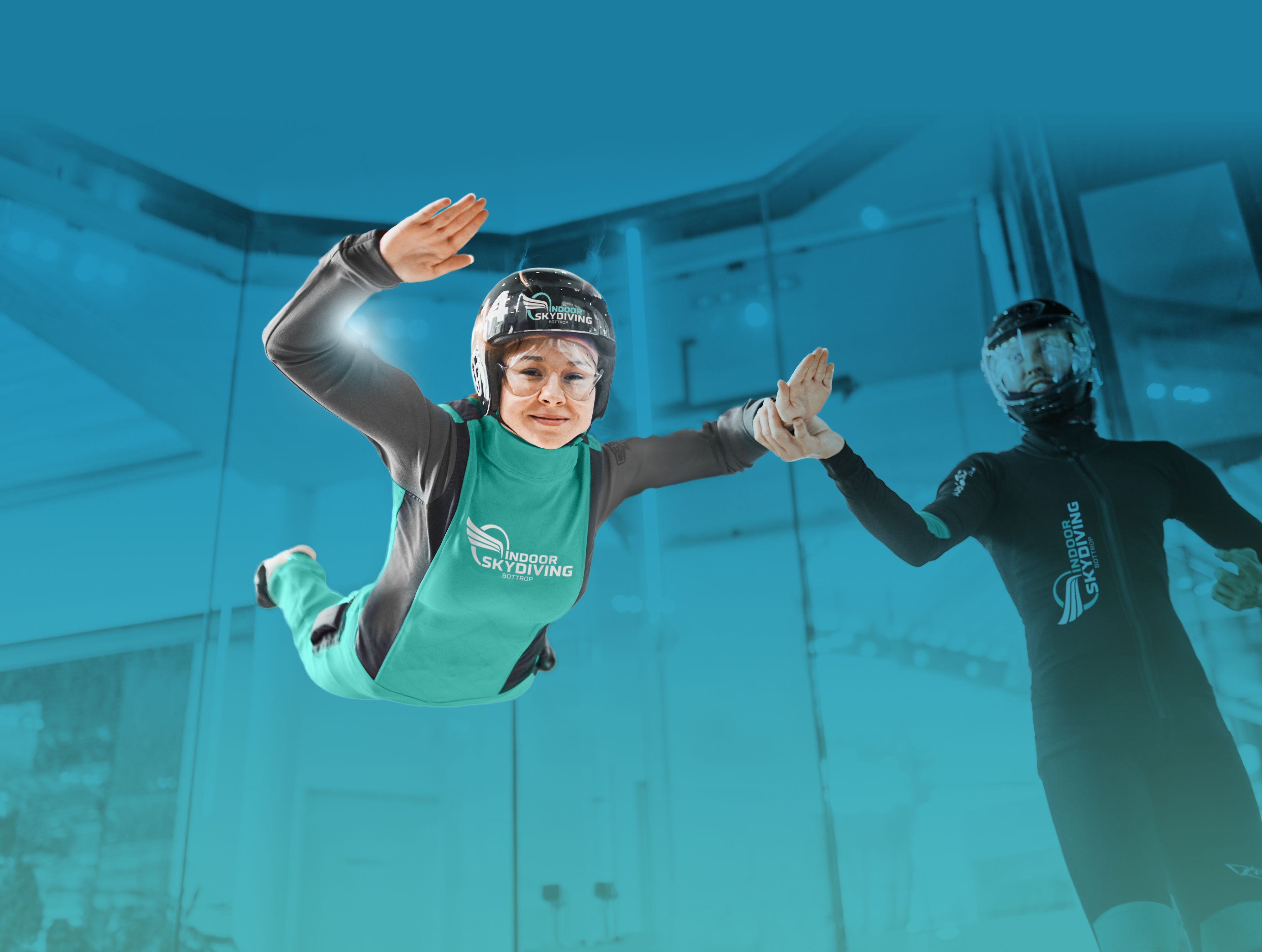 Indoor skydiving, Bottrop, flyer with instructor