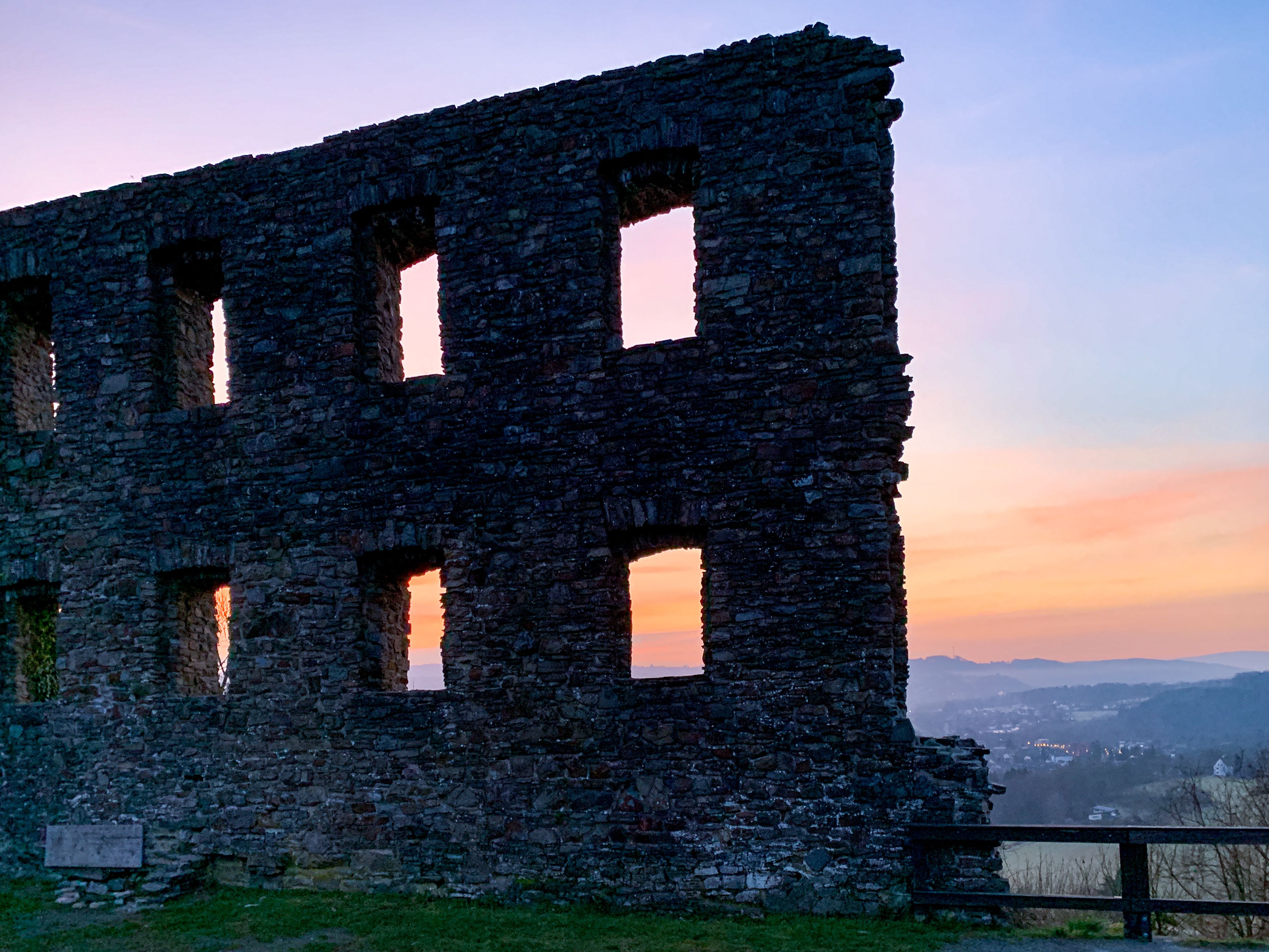 To Page Ruins of the fortress Windeck
