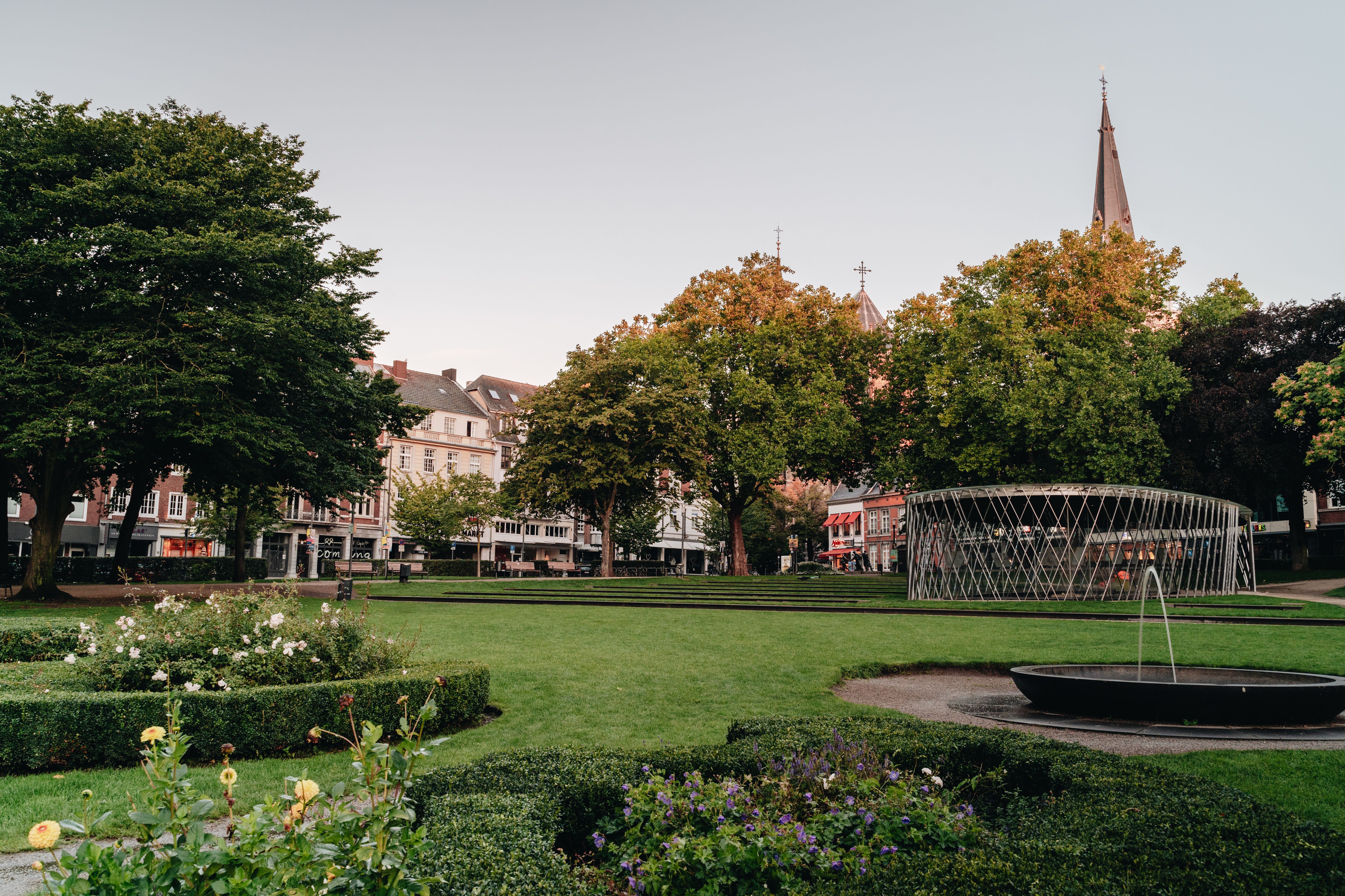 Elisengarten Aachen mit Archäologischer Vitrine