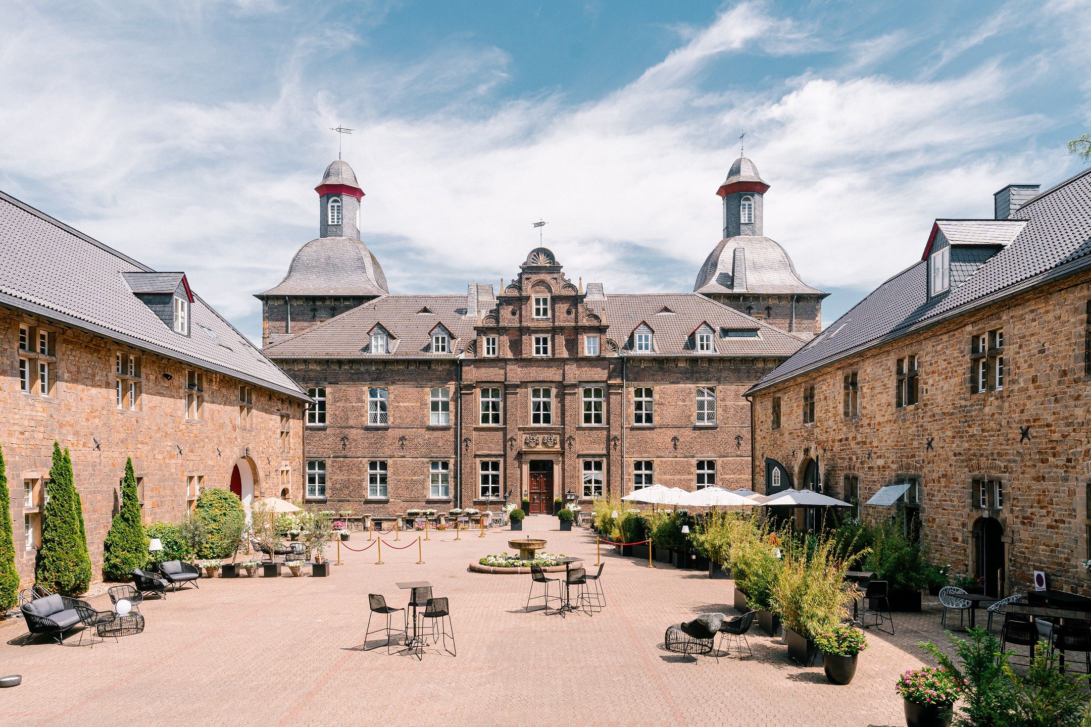 Inner courtyard of Hugenpoet Palace