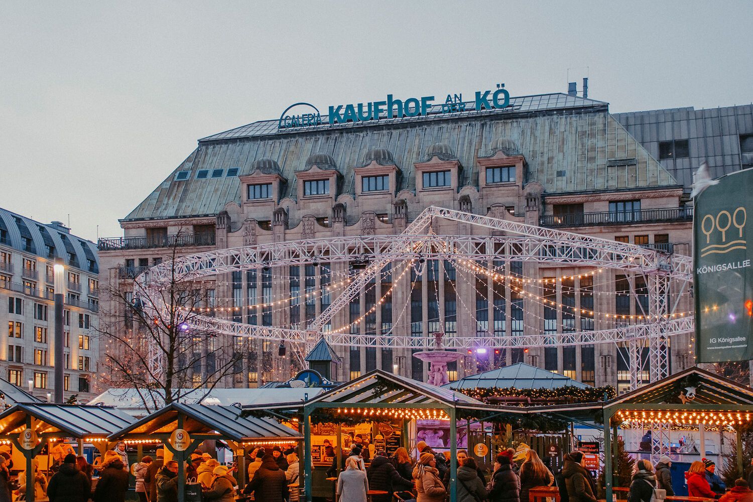 The Corneliusplatz Winterwelt in Düsseldorf is decorated with numerous festive fairy lights.