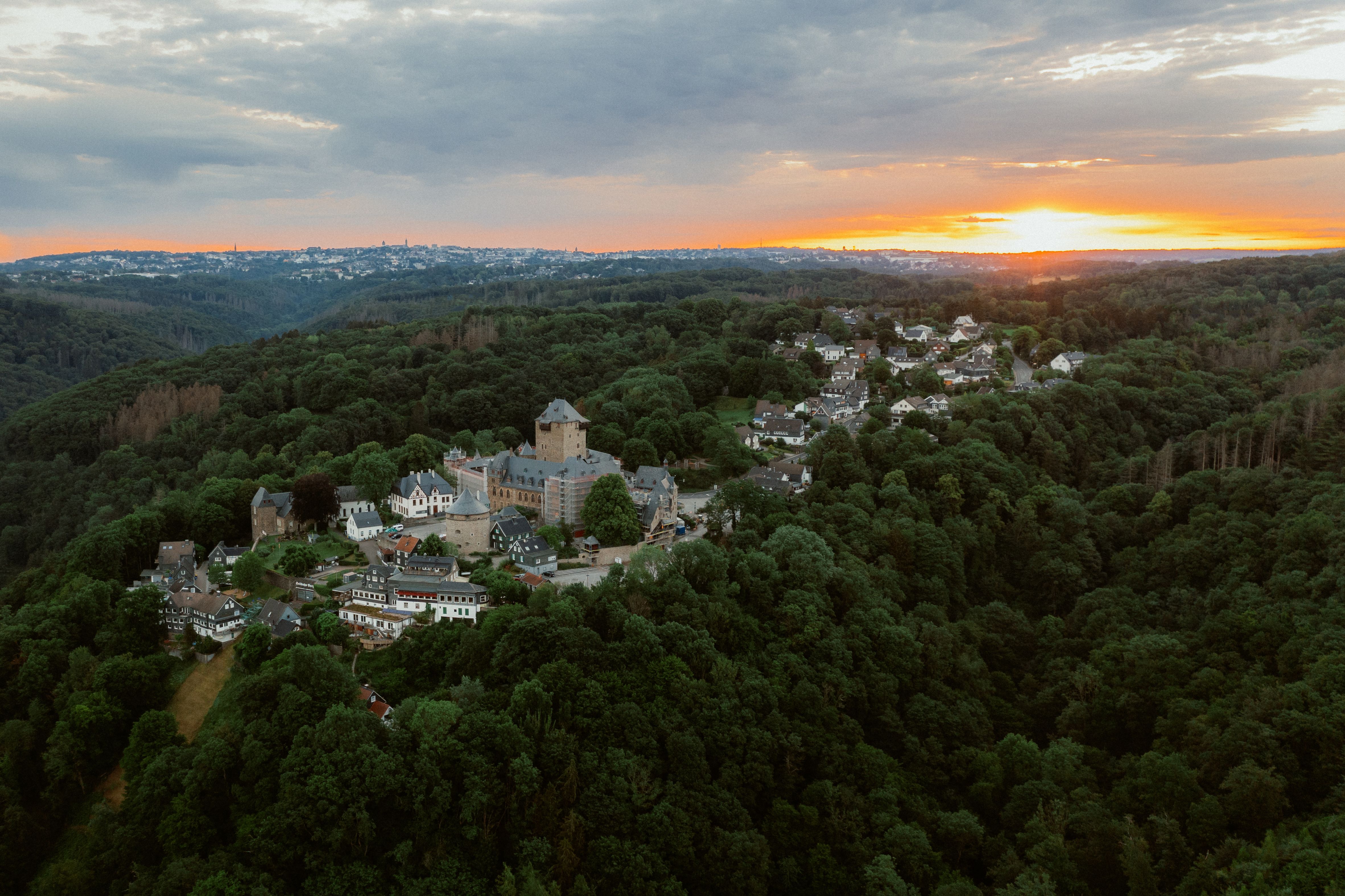  The scenery of the Bergisches Land region is breathtaking. From the Oberburg district, guests have the best view of the surrounding area
