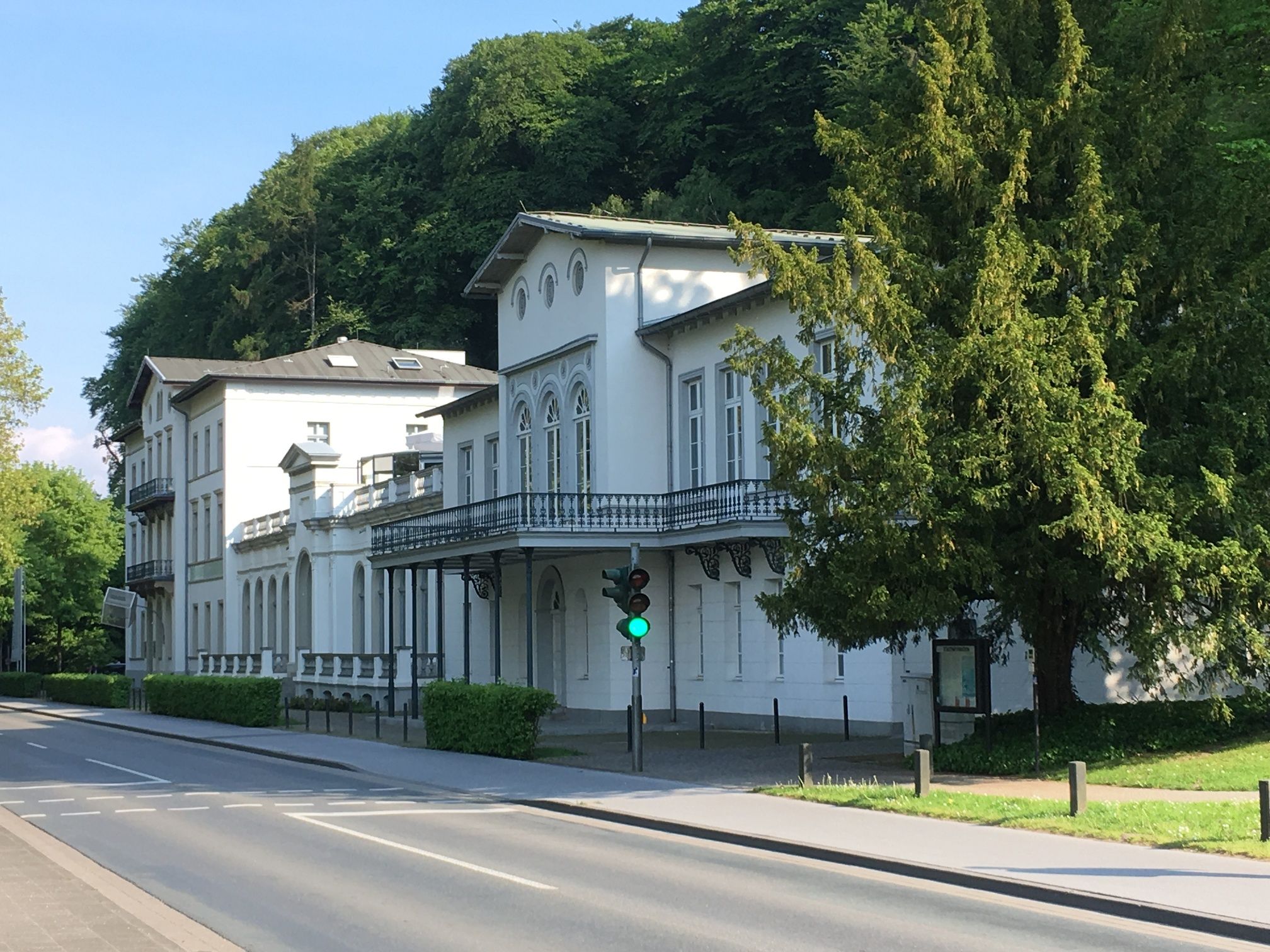 Since 1997, the three-part building complex of the Museum Kurhaus Kleve, which dates back to the 19th century, has served as a museum for contemporary art