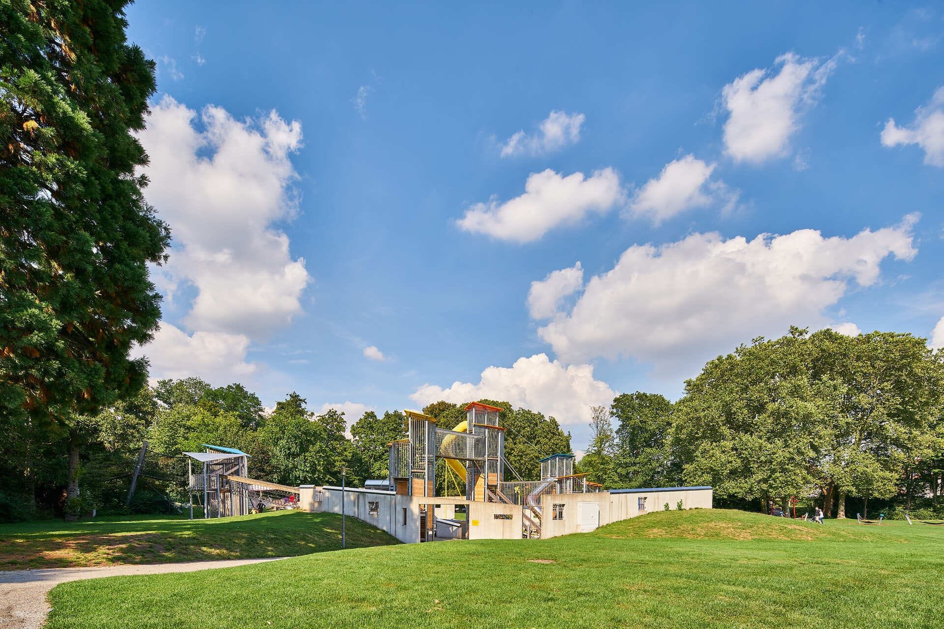 The play castle at the Vier-Jahreszeiten-Park Oelde is one of many attractions for children