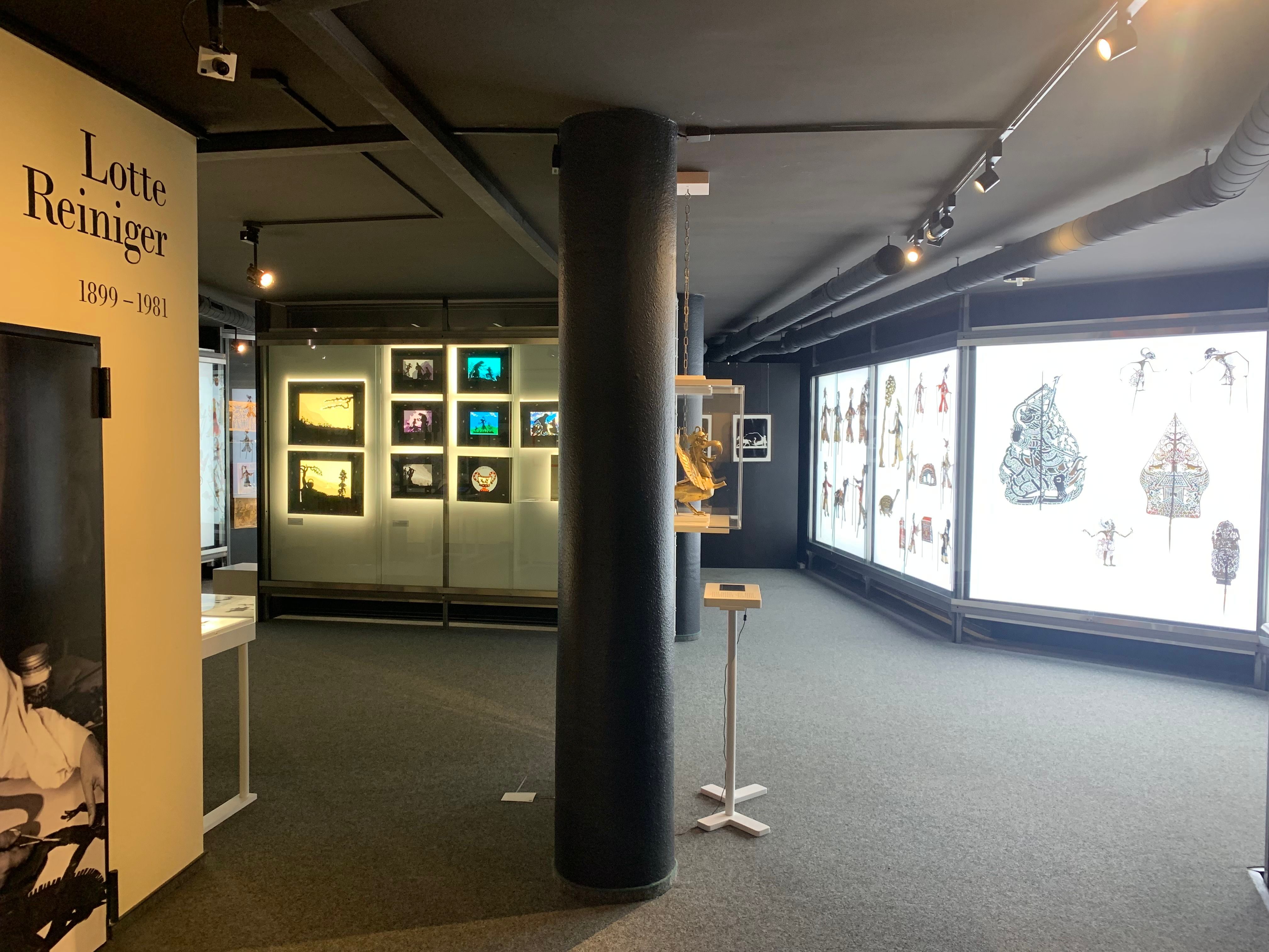 1 Etage Dauerausstellung ( Schattenspielfiguren)