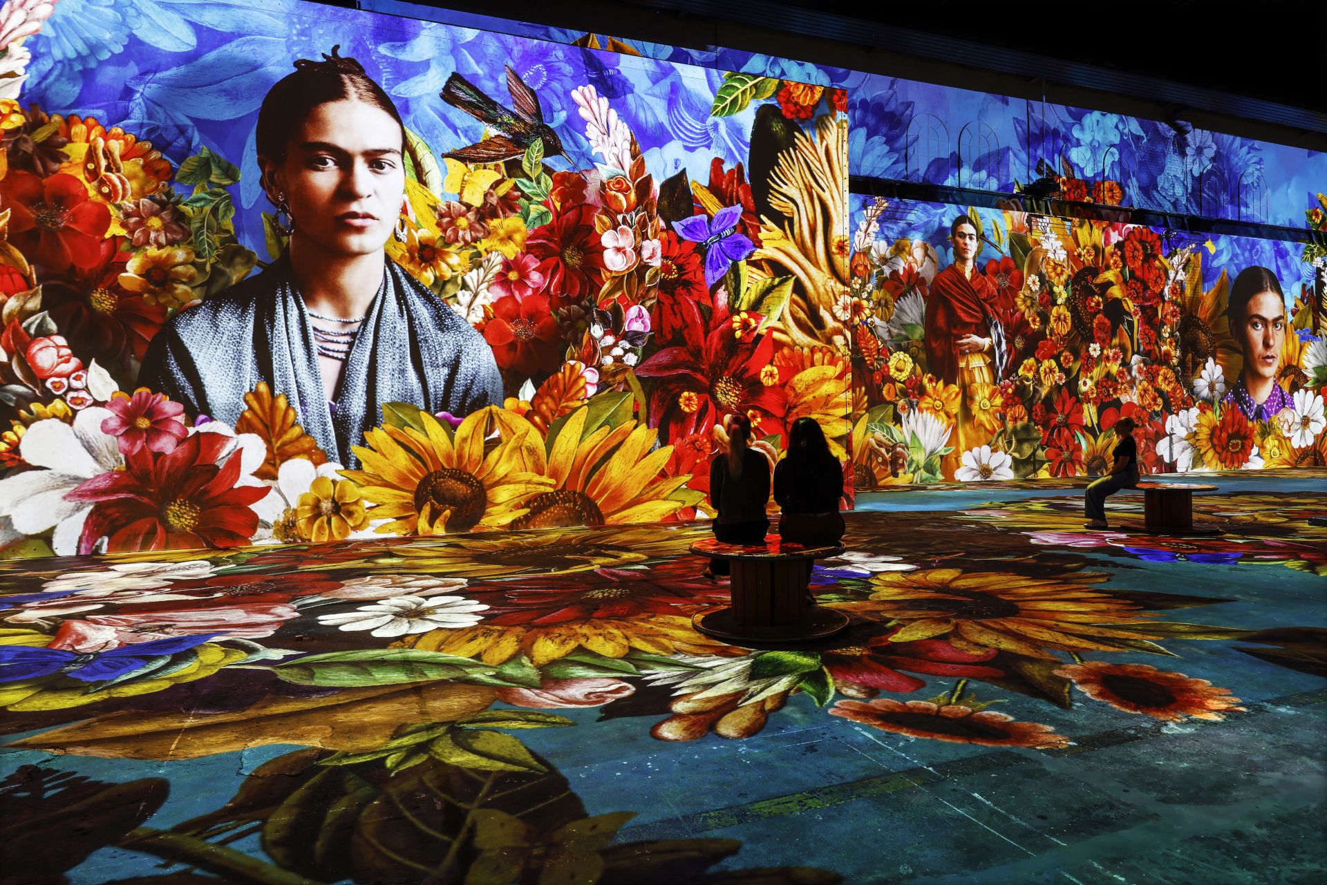 Original works, photographs, and collage-style animations depicting the life of artist Frida Kahlo are also projected in large format onto walls and onto the floor