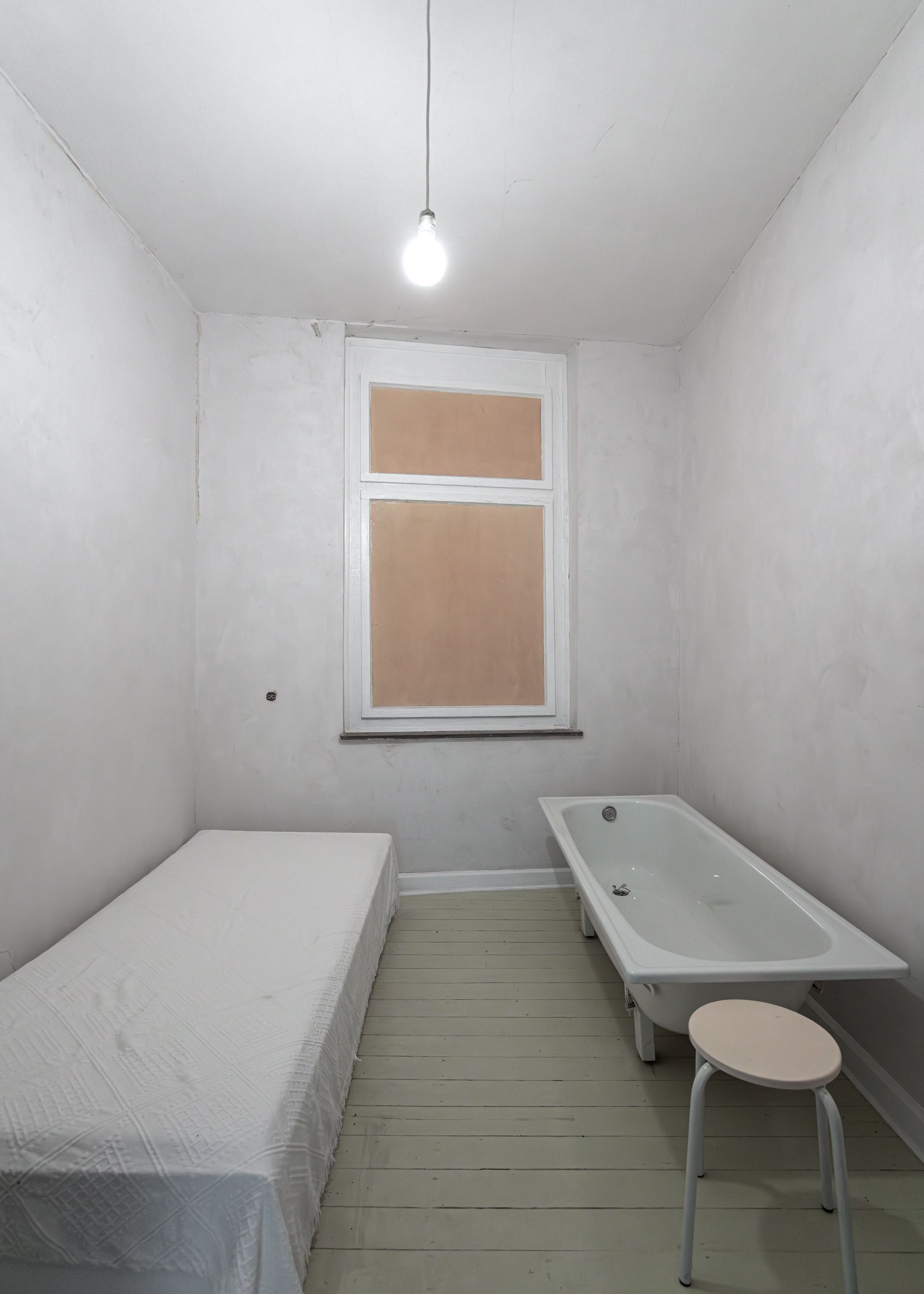 The reconstruction of the spartan "guest room" from the Haus u r was, among other things, part of the award-winning "Toten Haus u r" at the Venice Biennale