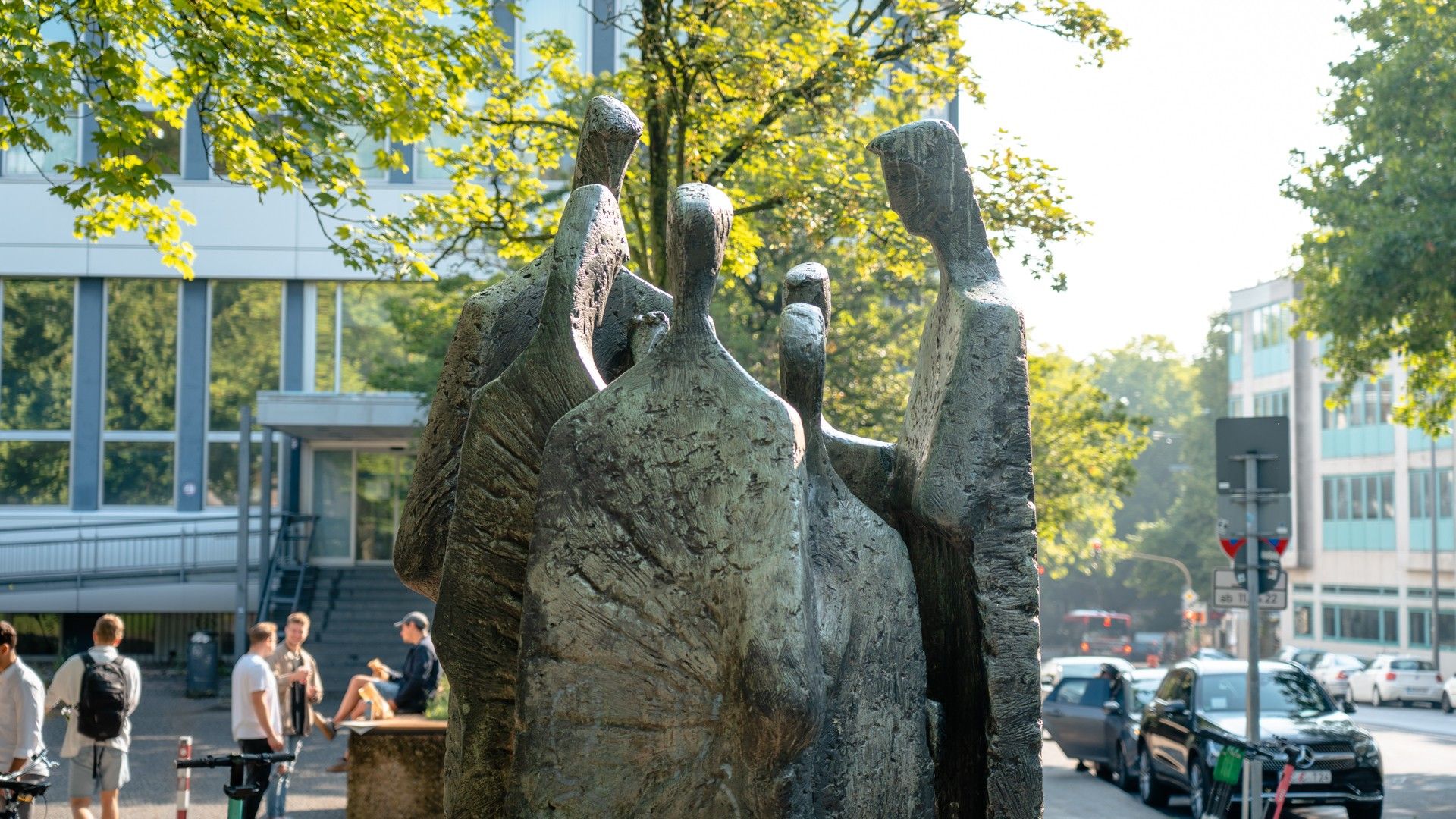 Denkmal Menschen sprechen miteinander Aachen