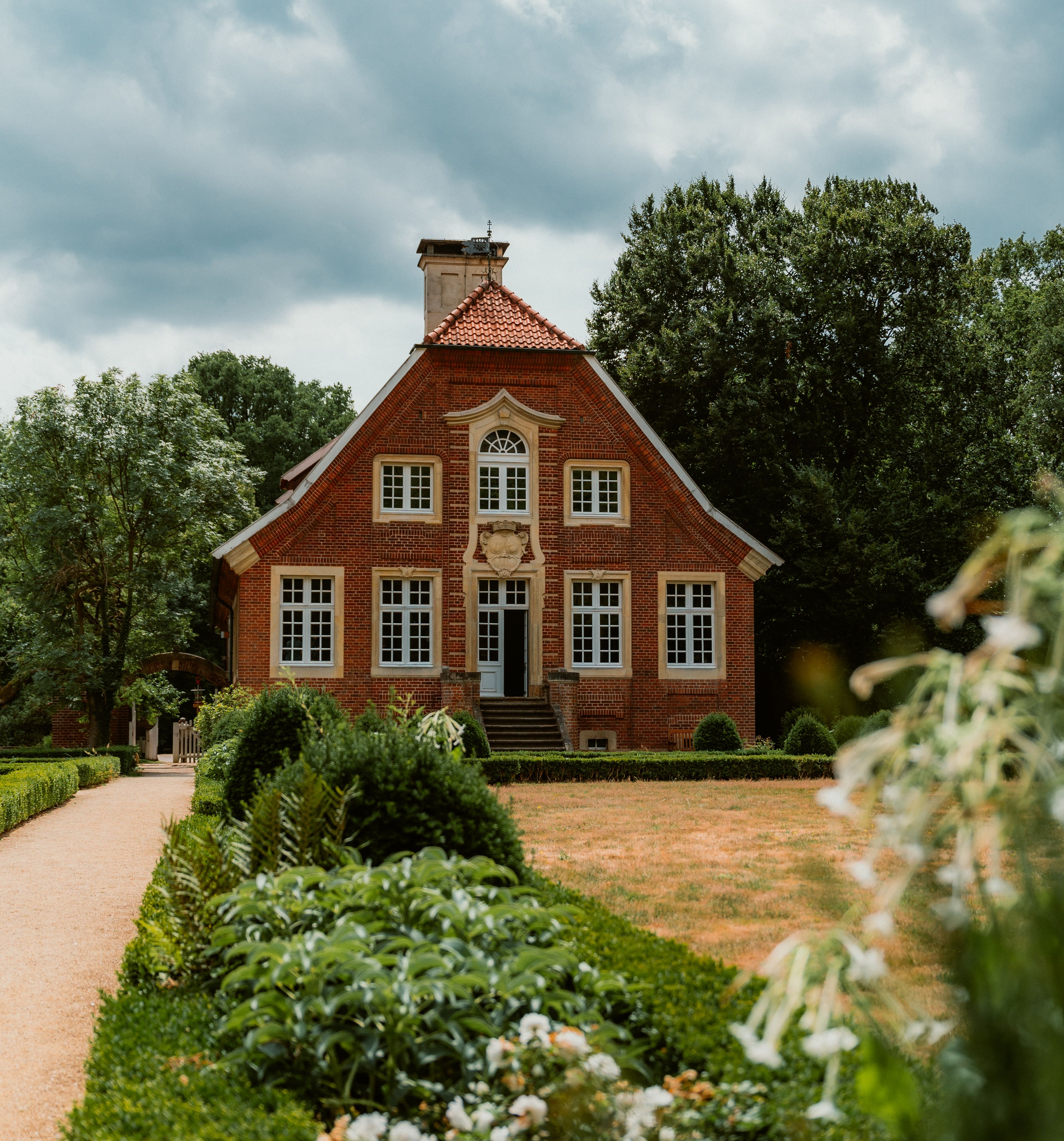 Johannes Höhn, Tourismus NRW e.V., A green path leads the way to Haus Rüschhaus in Münster