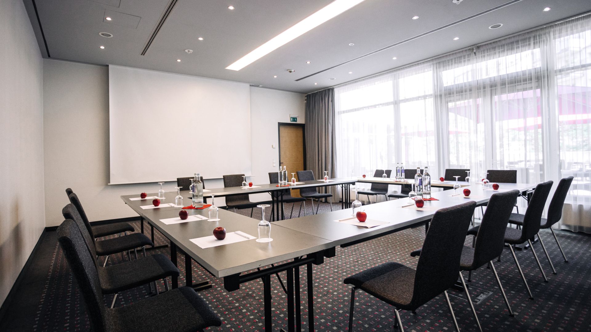 Ramada by Wyndham Essen Room Alma