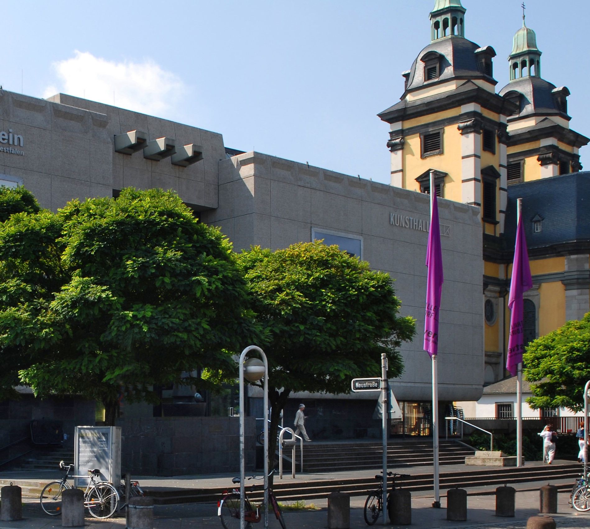 Blick auf Gebäude von Kunsthalle und Kunstverein in Düsseldorf