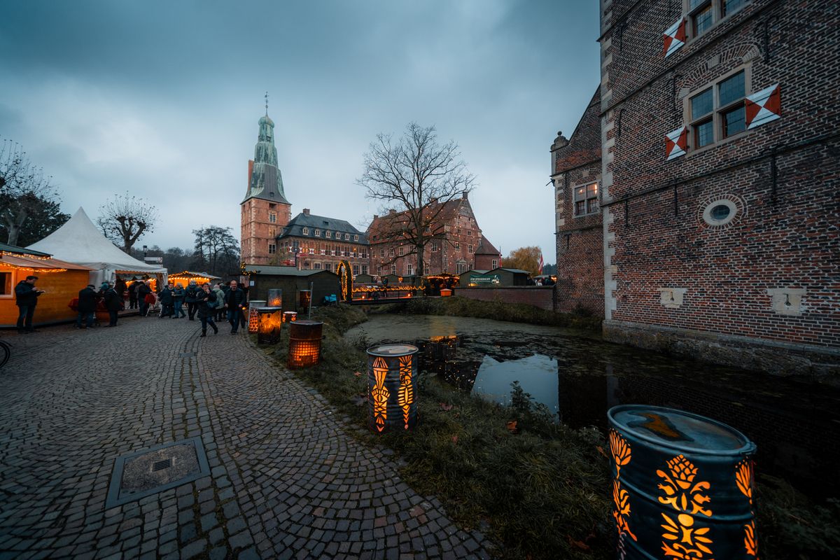 Advent market at the moated castle in Raesfeld