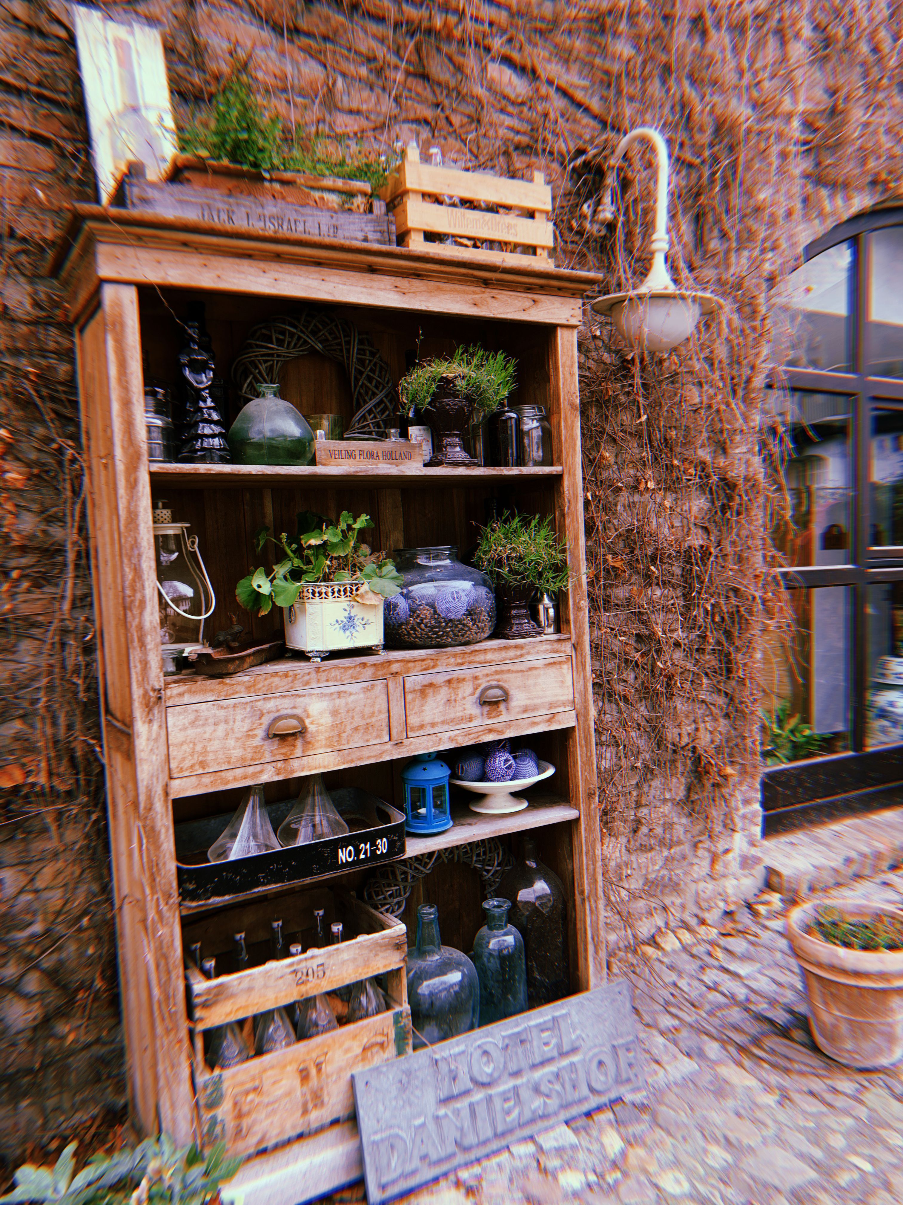 Ilonka Zantop, Tourismus NRW e.V., Decorated shelf adorns the Hotel Danielshof in Bedburg
