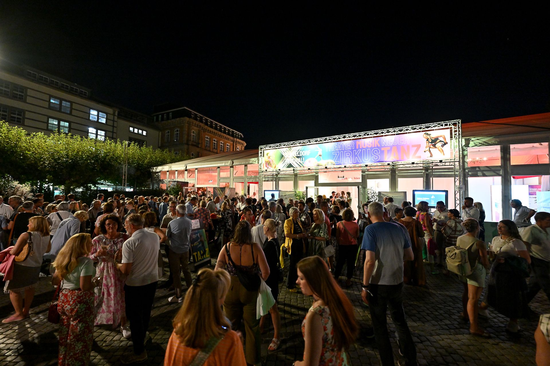 To Page Düsseldorf Festival