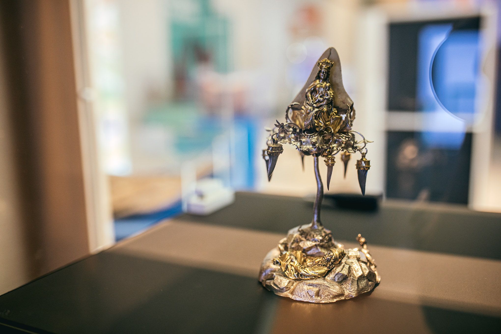 The adder tree comes from the property of Elector Augustus of Saxony (1526-1586) and was positioned on the table to indicate poison in the food