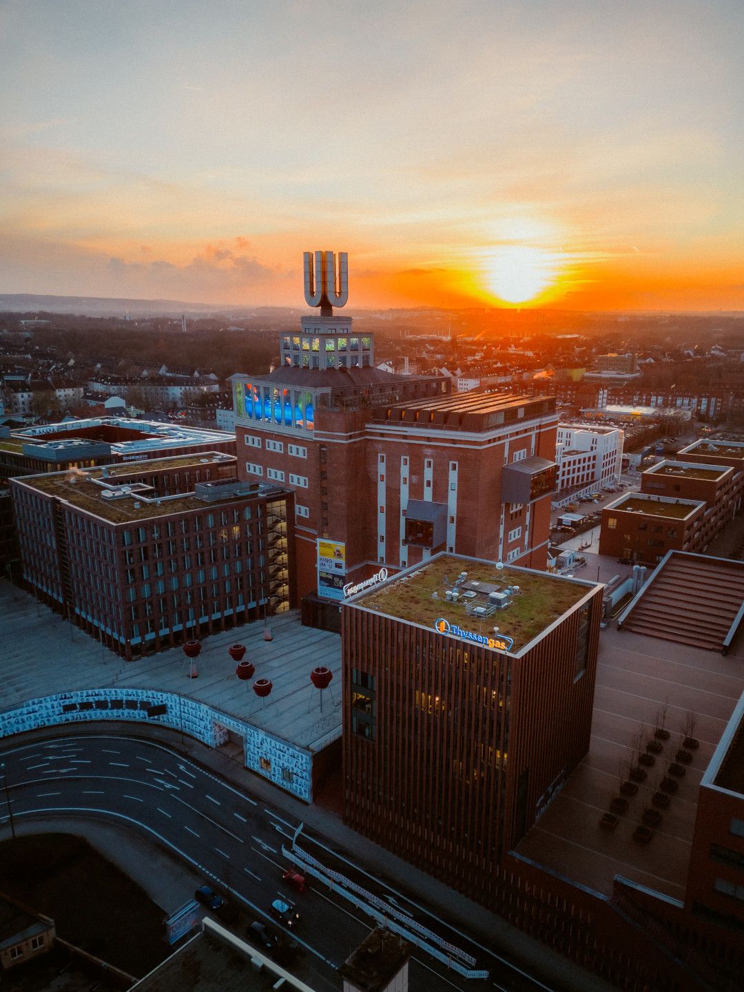 Johannes Höhn, Tourismus NRW e.V., Stadspanorama van de stad Dortmund met uitzicht op de Dortmunder U, Ruhrgebied