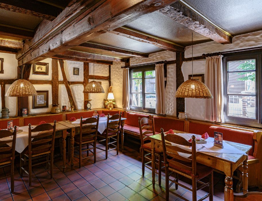 The Kartoffel-Kiste restaurant has four dining rooms