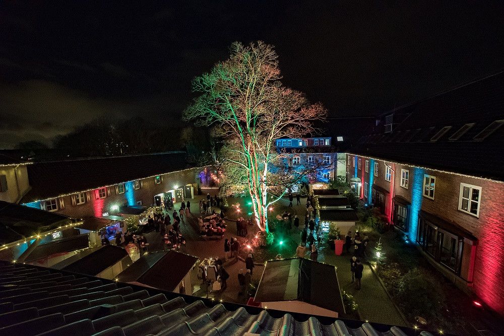 On Advent nights, the inner courtyard of the castle shines in a very special festive light.