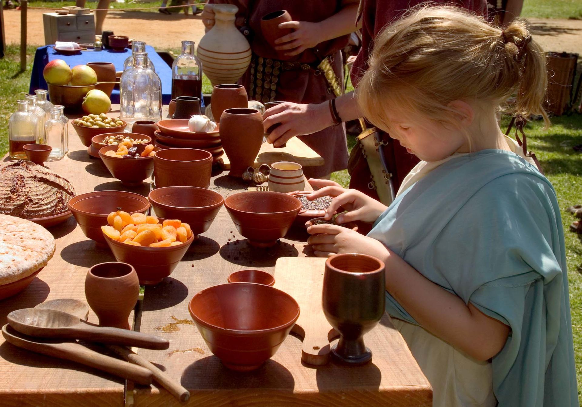 Children can learn how to prepare historical dishes at the Limes Festival in Xanten