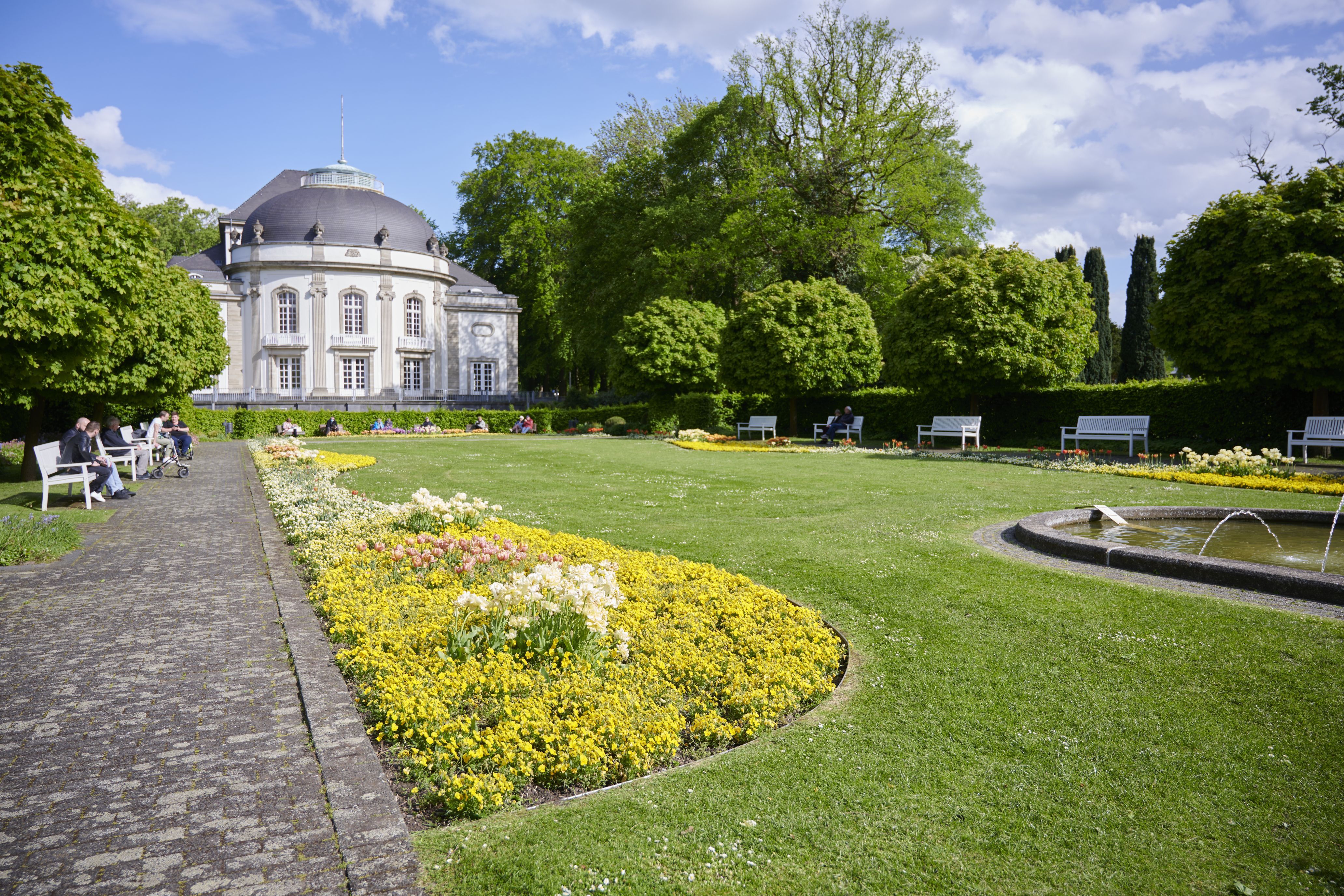 The Residenztheater in the Kurpark Bad Oeynhausen boasts a graceful form that radiates elegance and lightness