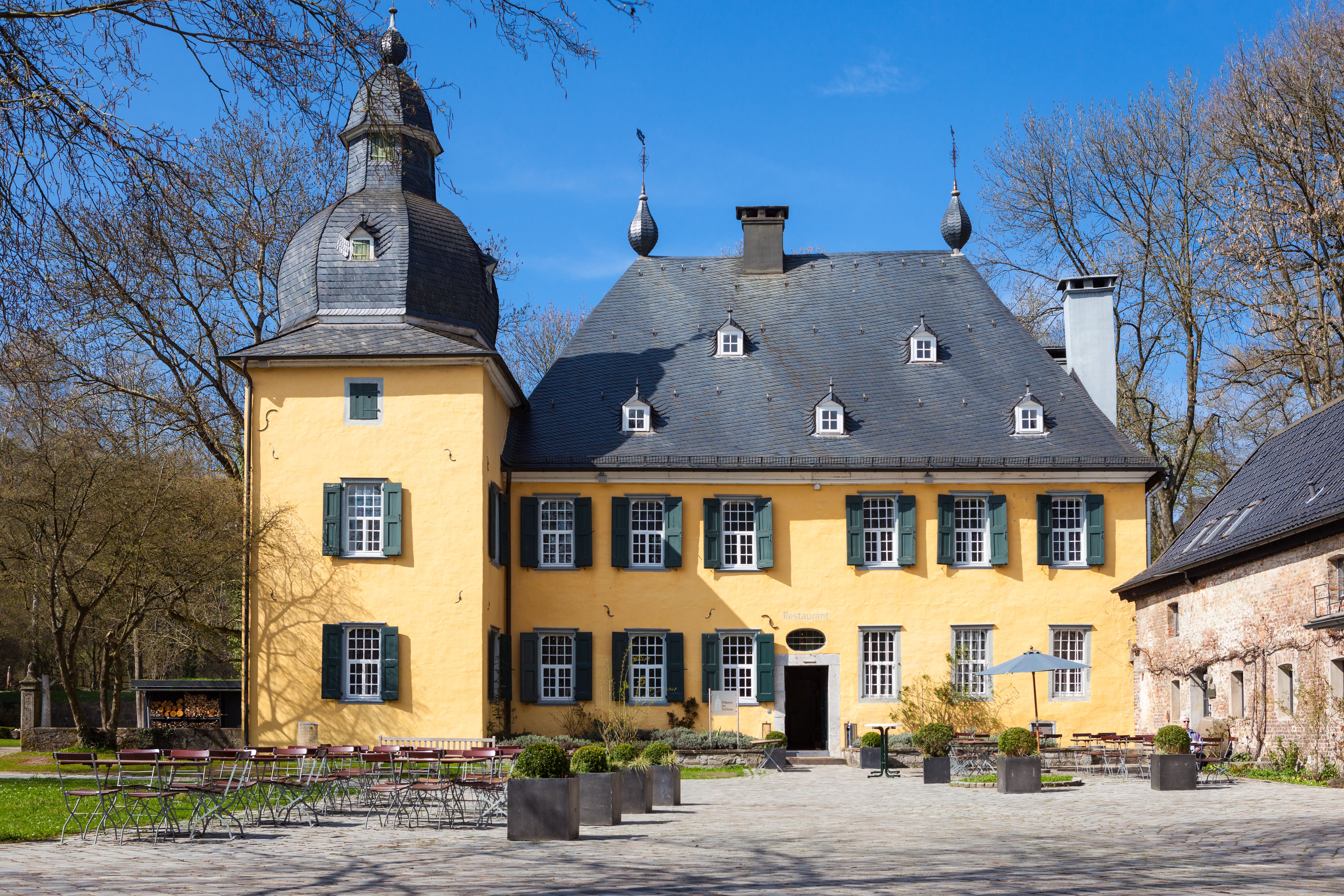 The history of Lüntenbeck Castle dates back to the year 850