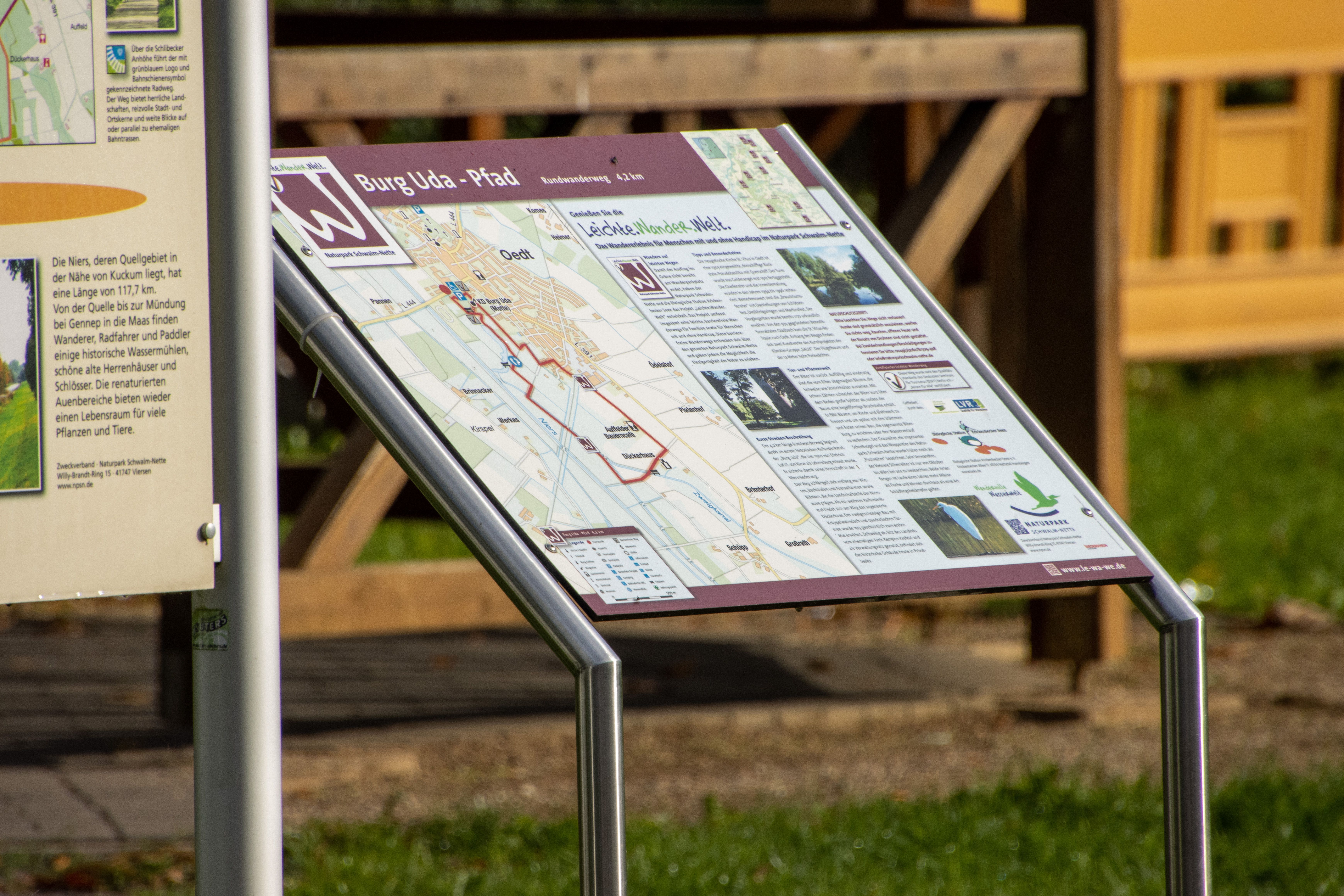 20220921_Burg Uda-Pfad_Starttafel_seitlich-©NPSN Ermecke