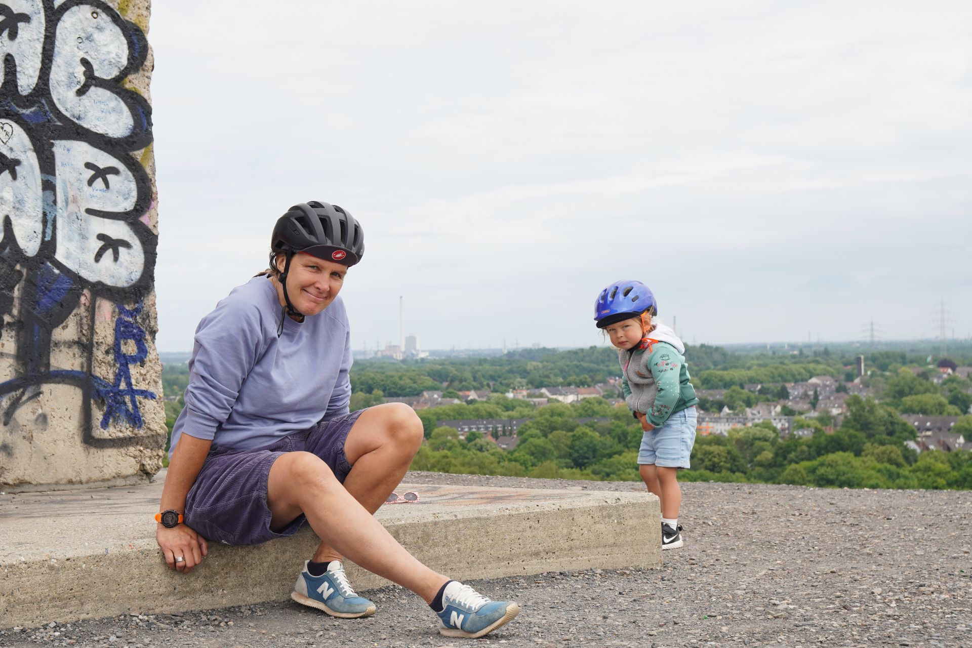 Jule Wagner, Mother and child take a break at the Halde Rheinelbe in Gelsenkirchen