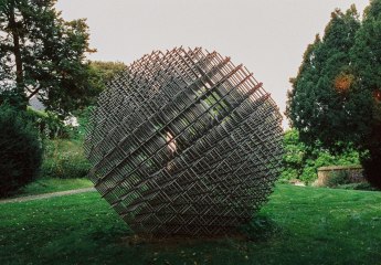 Sculpture Sphere-trames by Francois Morellet, © Johannes Höhn