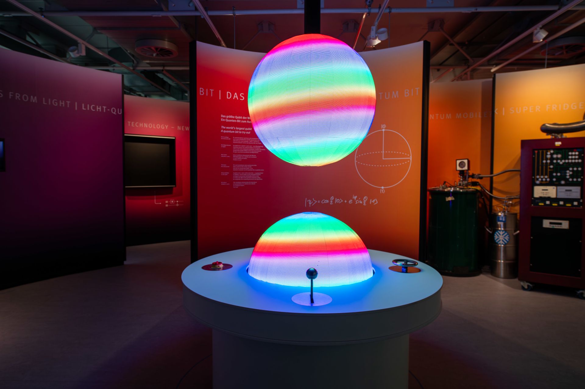 In the latest exhibition area, the HNF is the first museum in Germany to present quantum computing