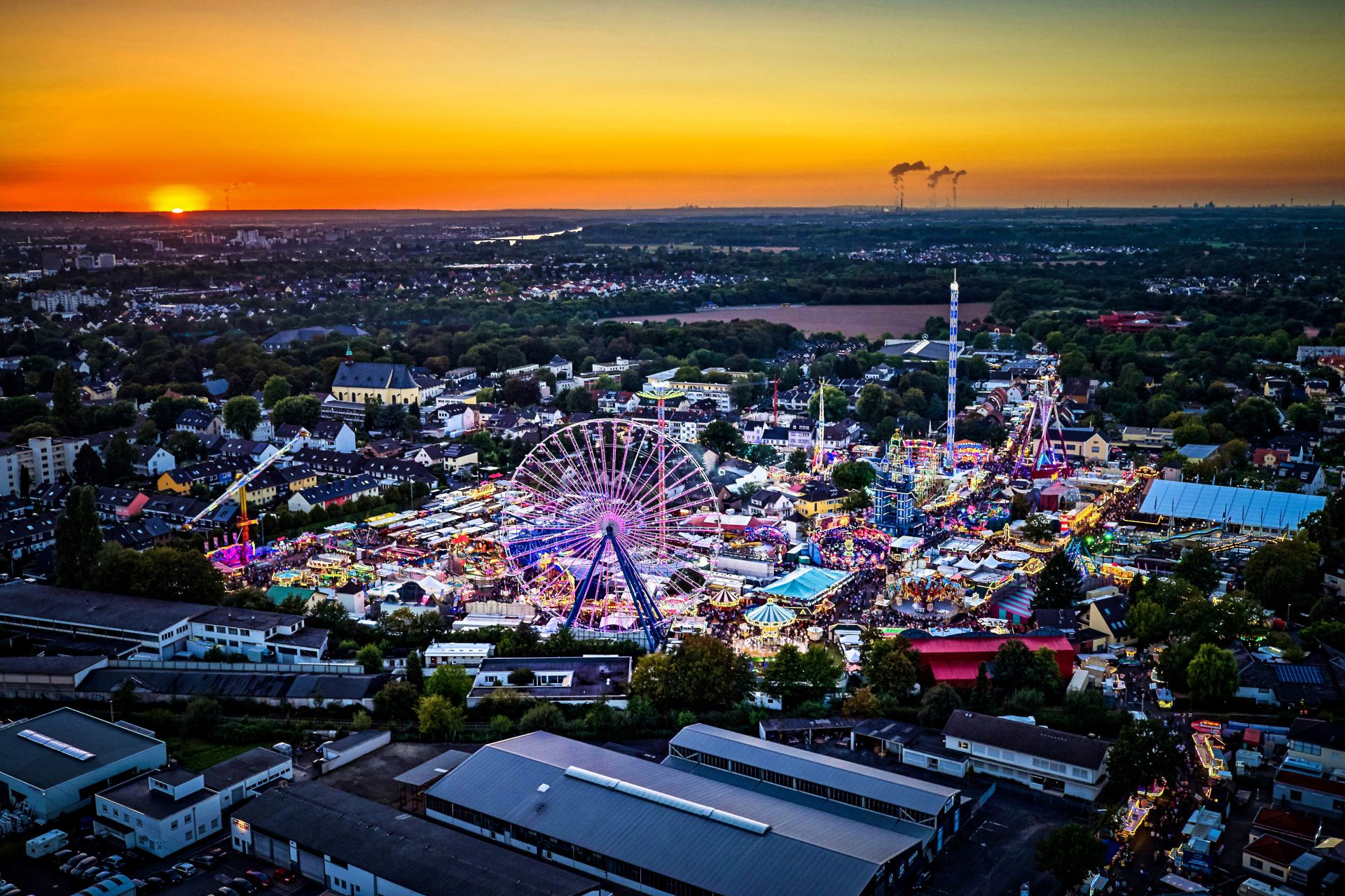 Around 900,000 guests visit the Pützchens Markt every year