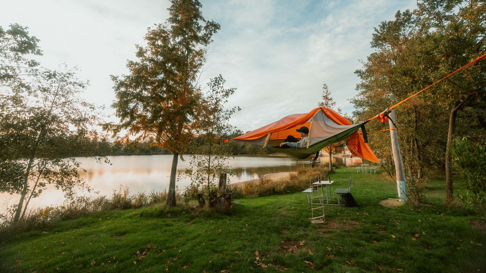 Hanging tent in Dingender Heide, © Tourismus NRW e.V., Johannes Höhn