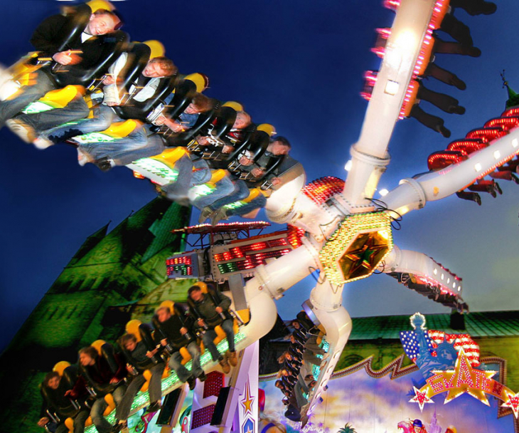The Allerheiligenkirmes presents modern rides against the backdrop of the old town, © Marcus Bottin