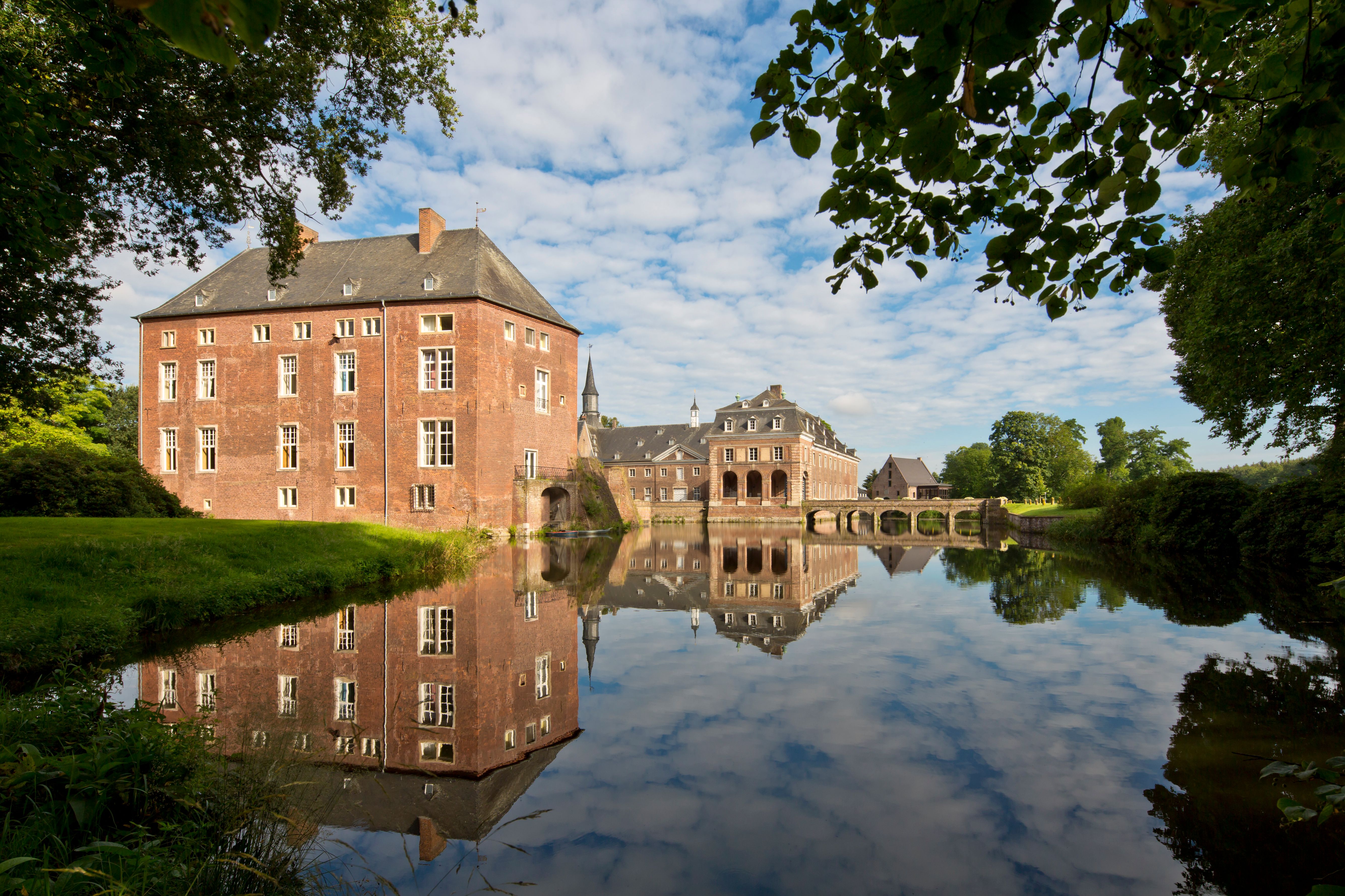 Wissen Castle on the Lower Rhine is located on the banks of the River Niers.