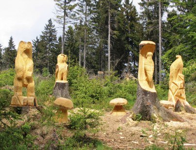 wood figures at the Upland Trail, © Tourist-Information Willingen