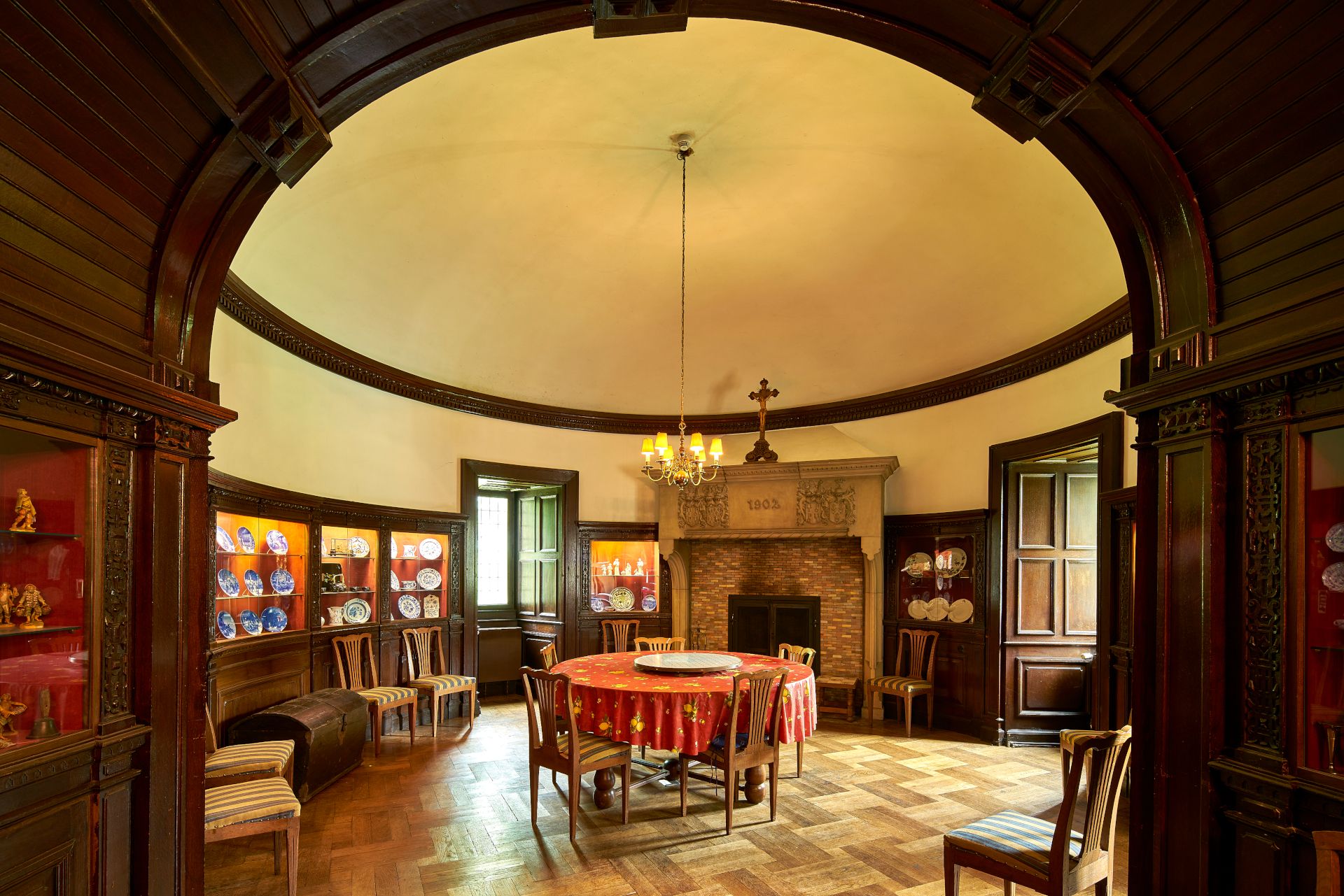 The interior of Assen Castle is open to the public on picnic and heritage days, as well as during guided tours, retreats and days of reflection.