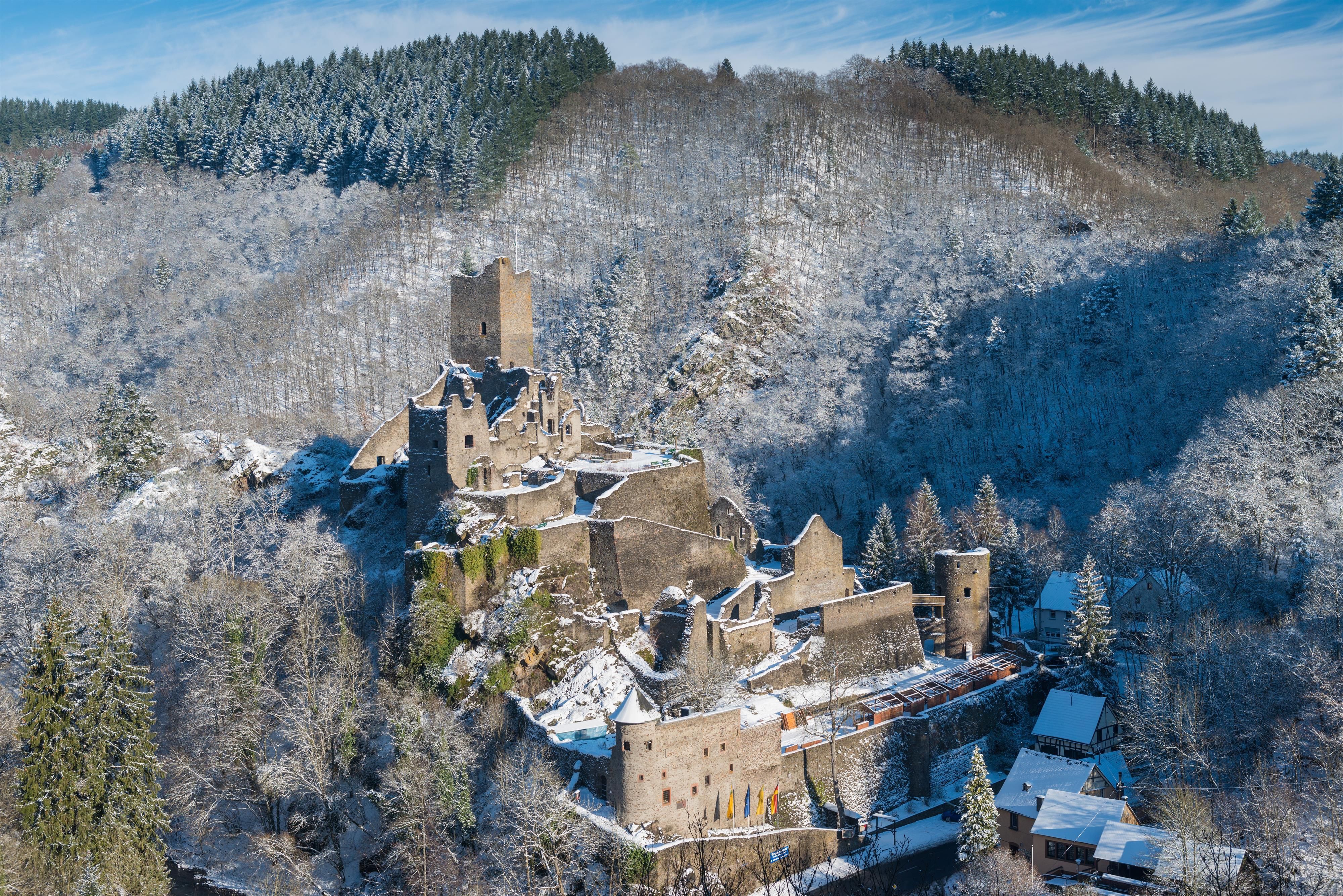 To Page Castle Christmas Manderscheid
