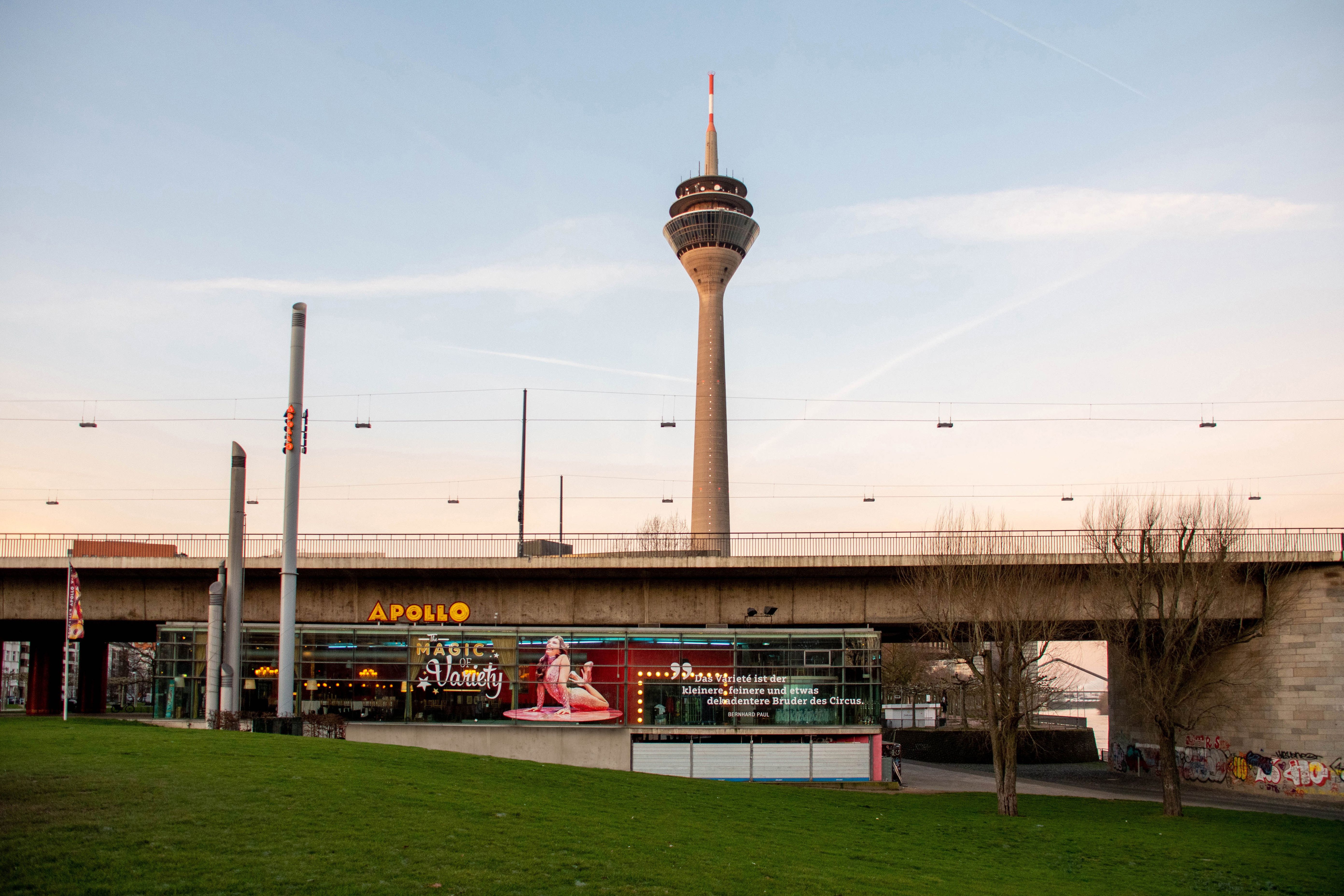 To Page Roncalli's Apollo Varieté Betriebs GmbH