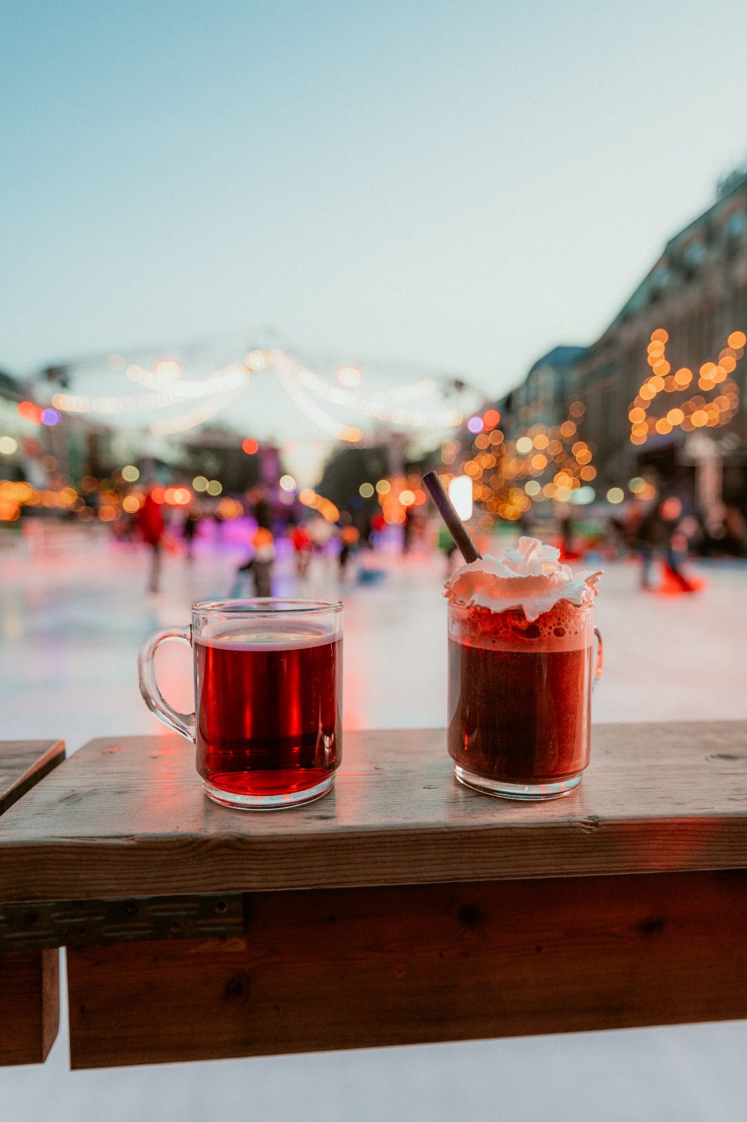 Mulled wine in front of the ice rink, Düsseldorf