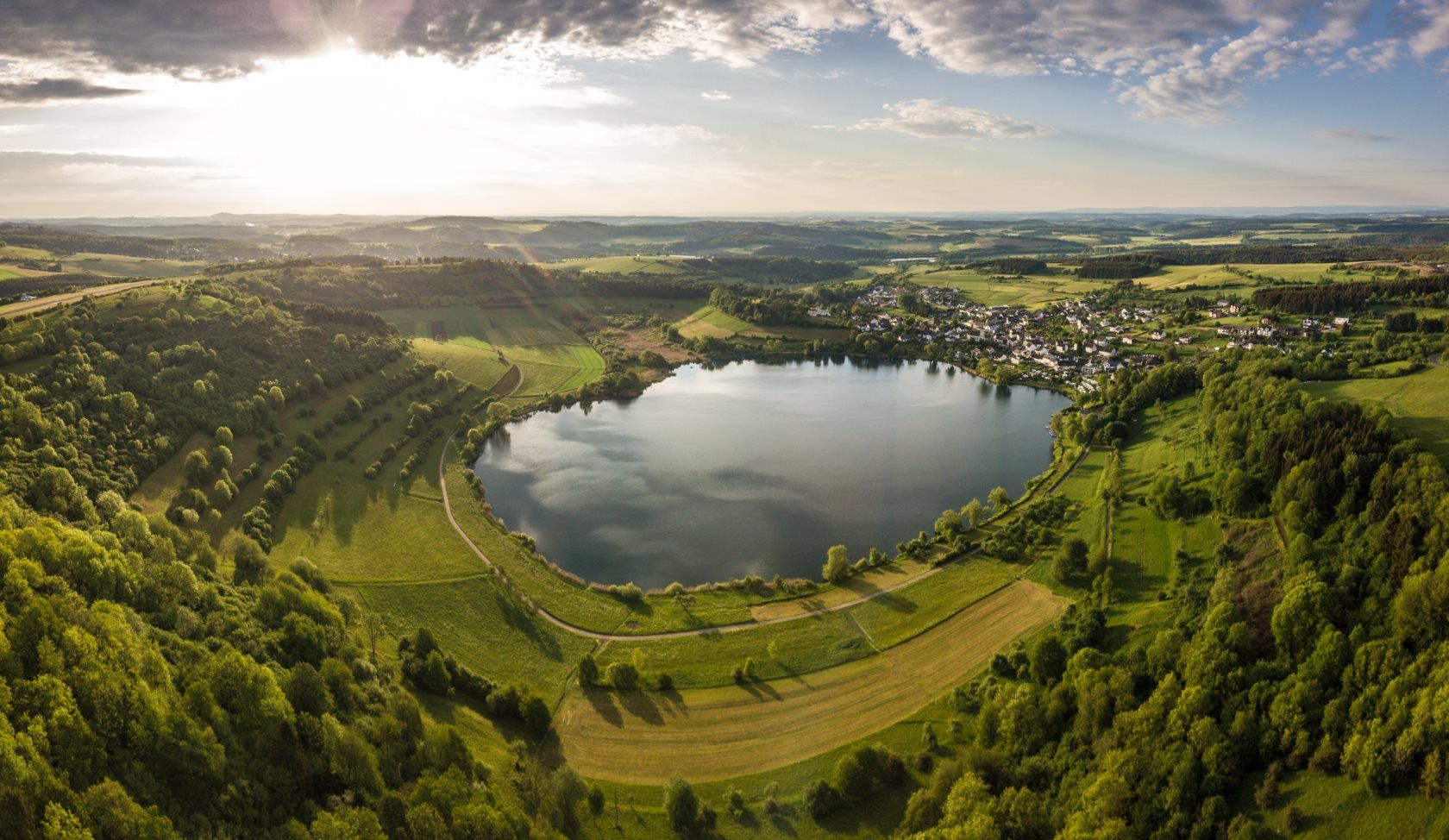 Volcanic landscape at the Schalkenmehren maar - Eifelsteig trail