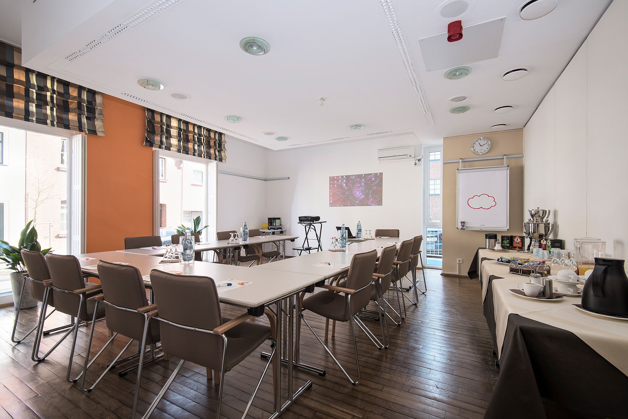 To Page Hotel Nibelungen Hof