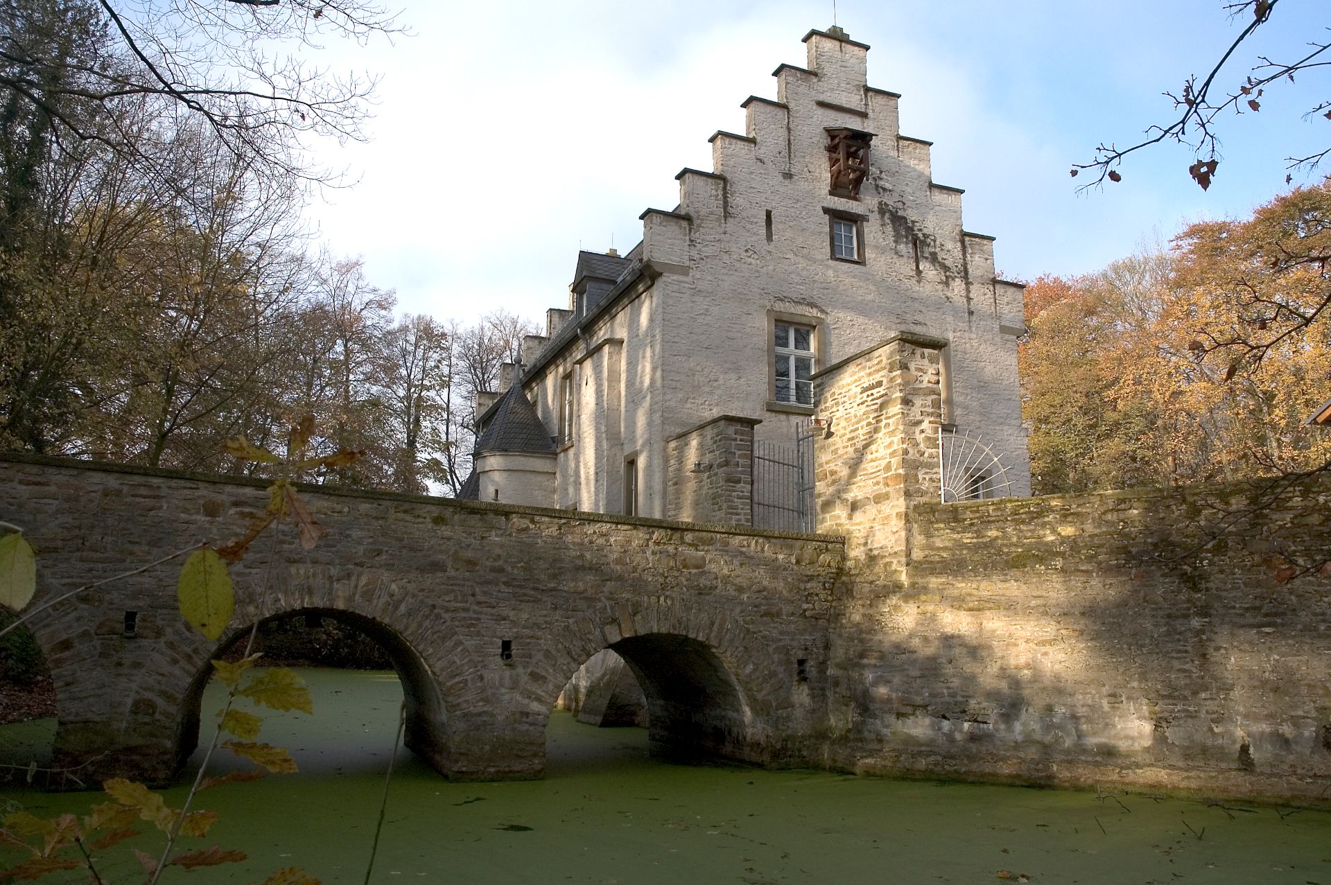 The history of Werdringen moated castle can be traced back to the 13th century.