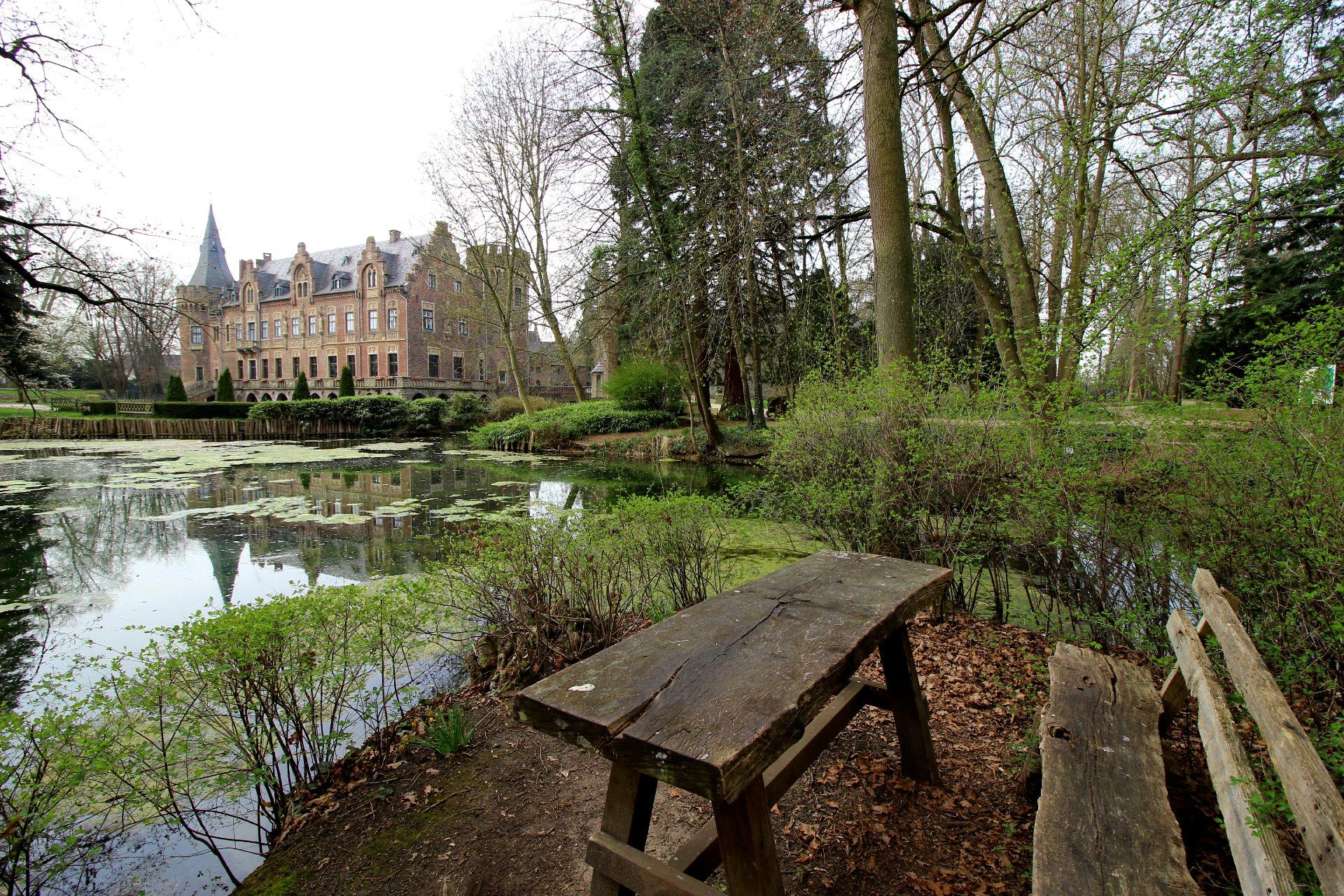 Hannah Förster, Tourismus NRW e.V., Paffendorf Castle is surrounded by a moat and a park