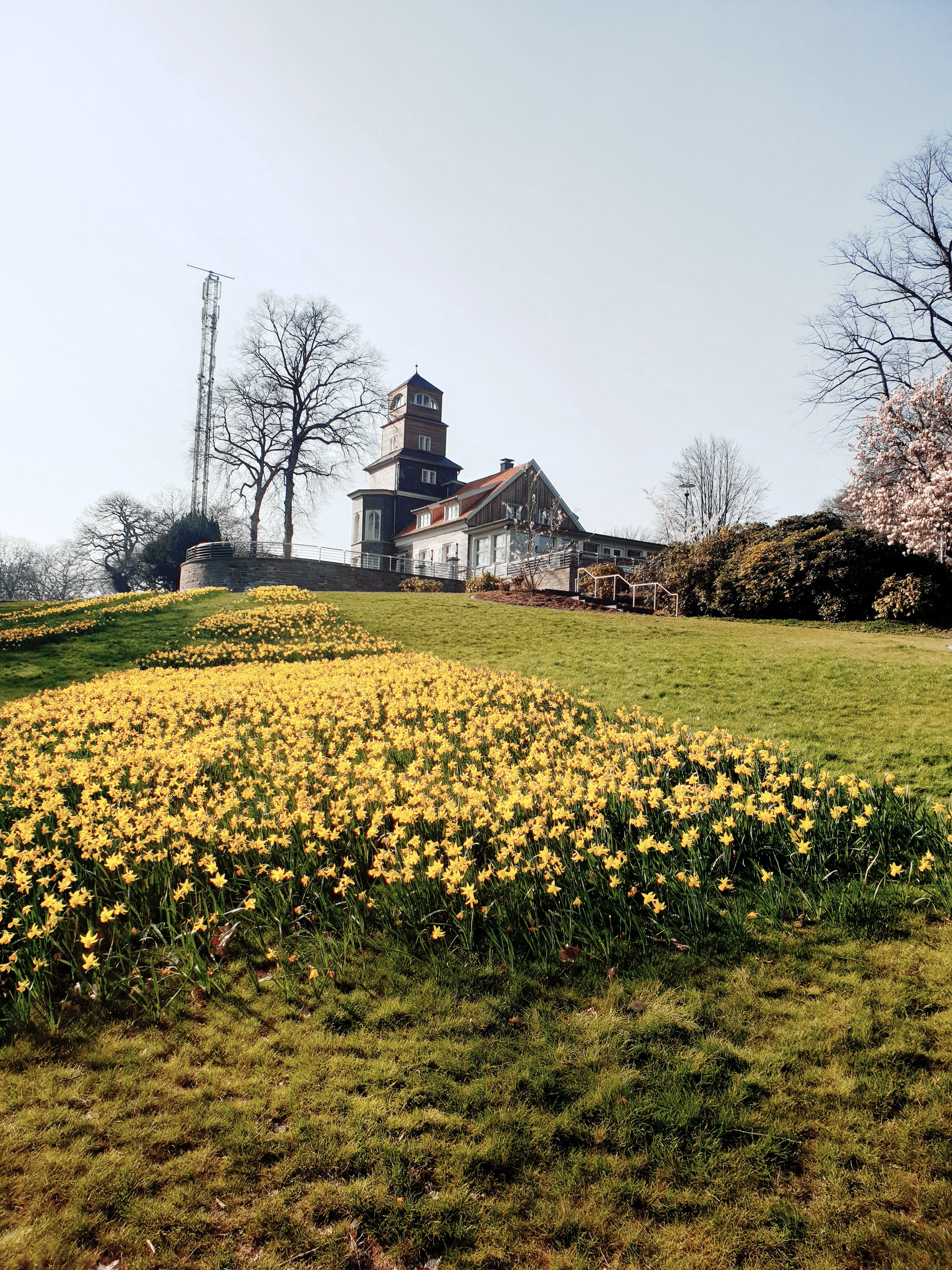 There are countless motifs around the central tower terraces that are perfect for a souvenir photo of a trip to the Nordpark