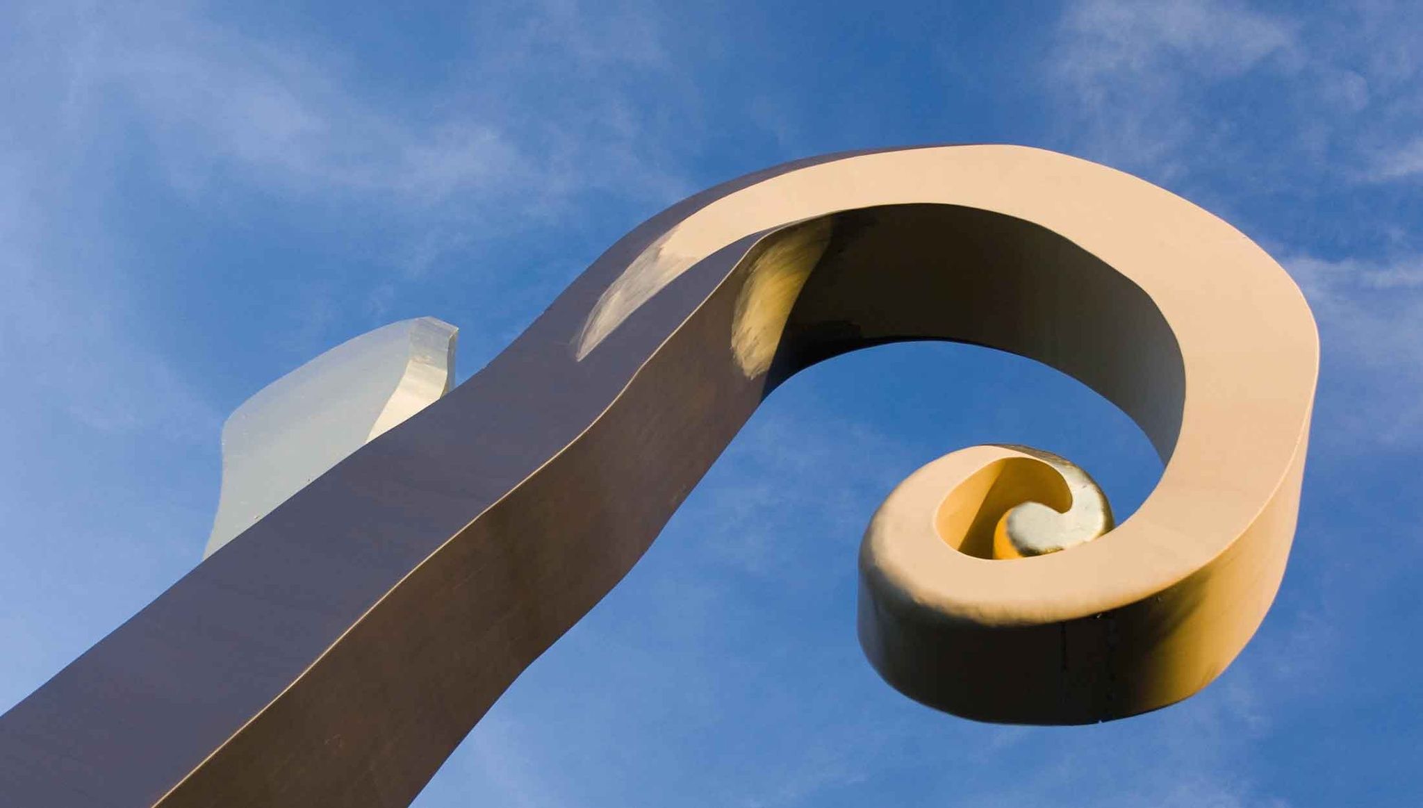 To Page Winter hiking: On the Forest Sculpture Trail near Schanze