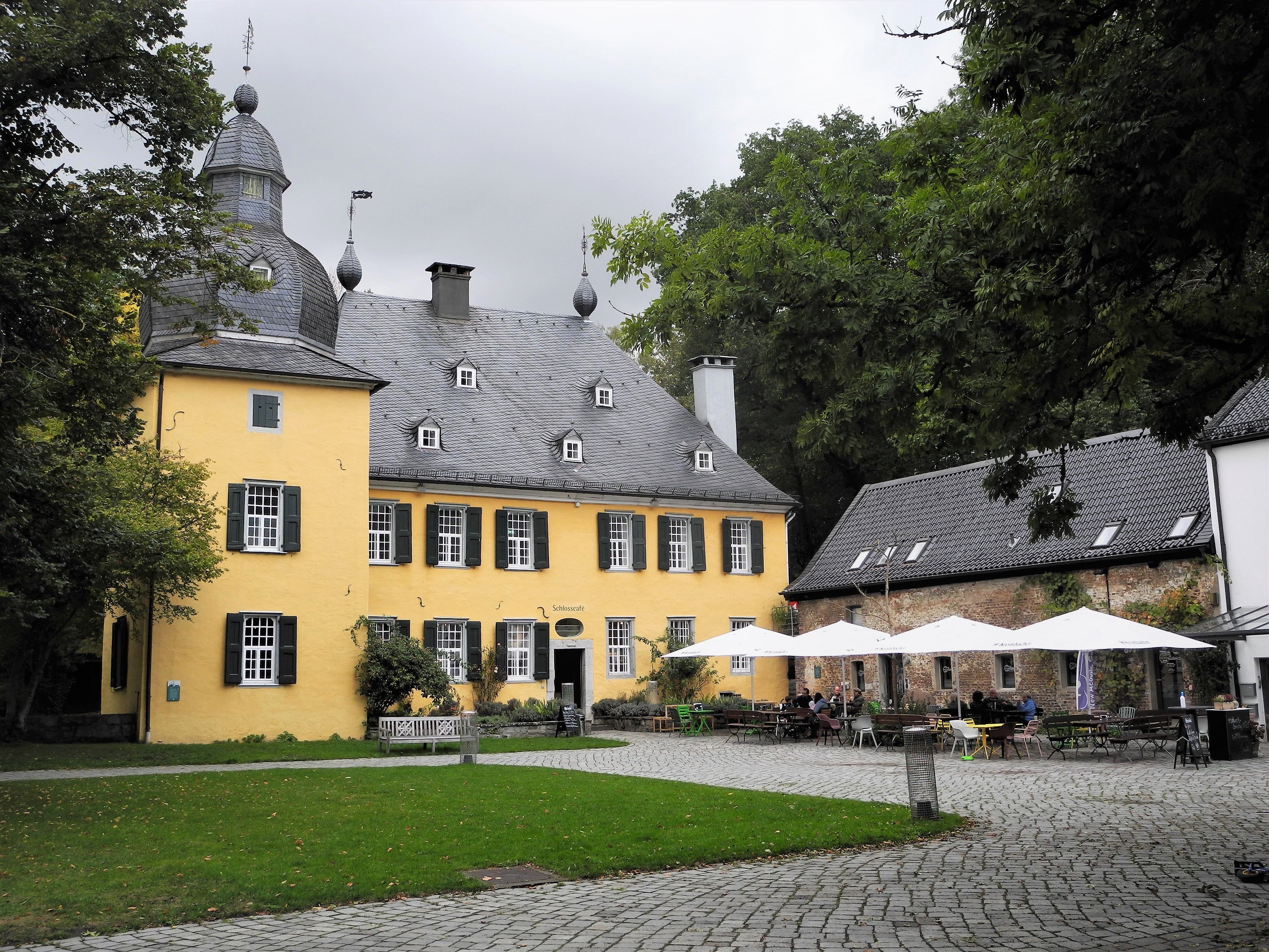 The former knight's seat, Lüntenbeck Castle, is now a popular event venue